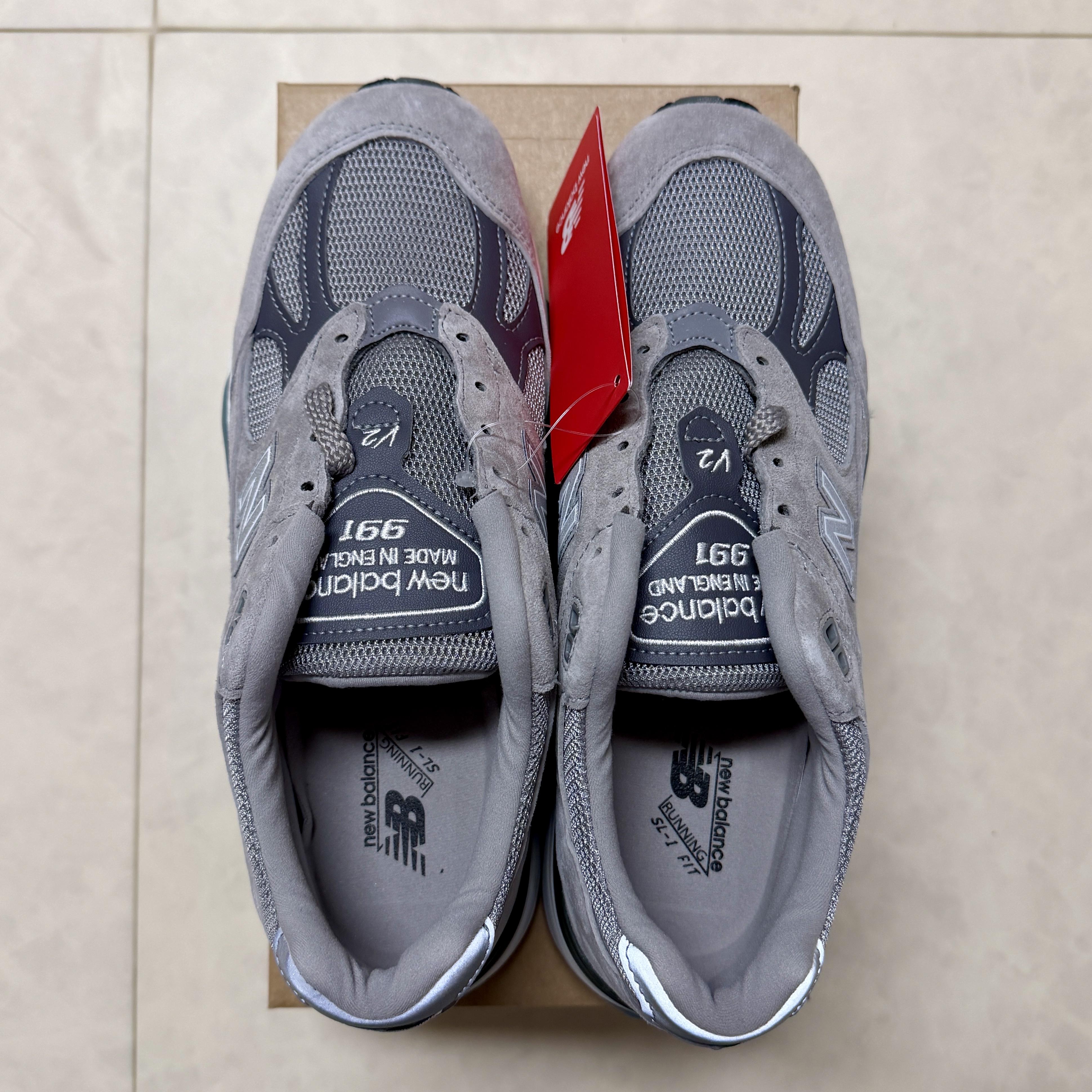 New Balance 991v2 Made in UK Rock Ridge Alloy Silver 착용 스타일 - 3