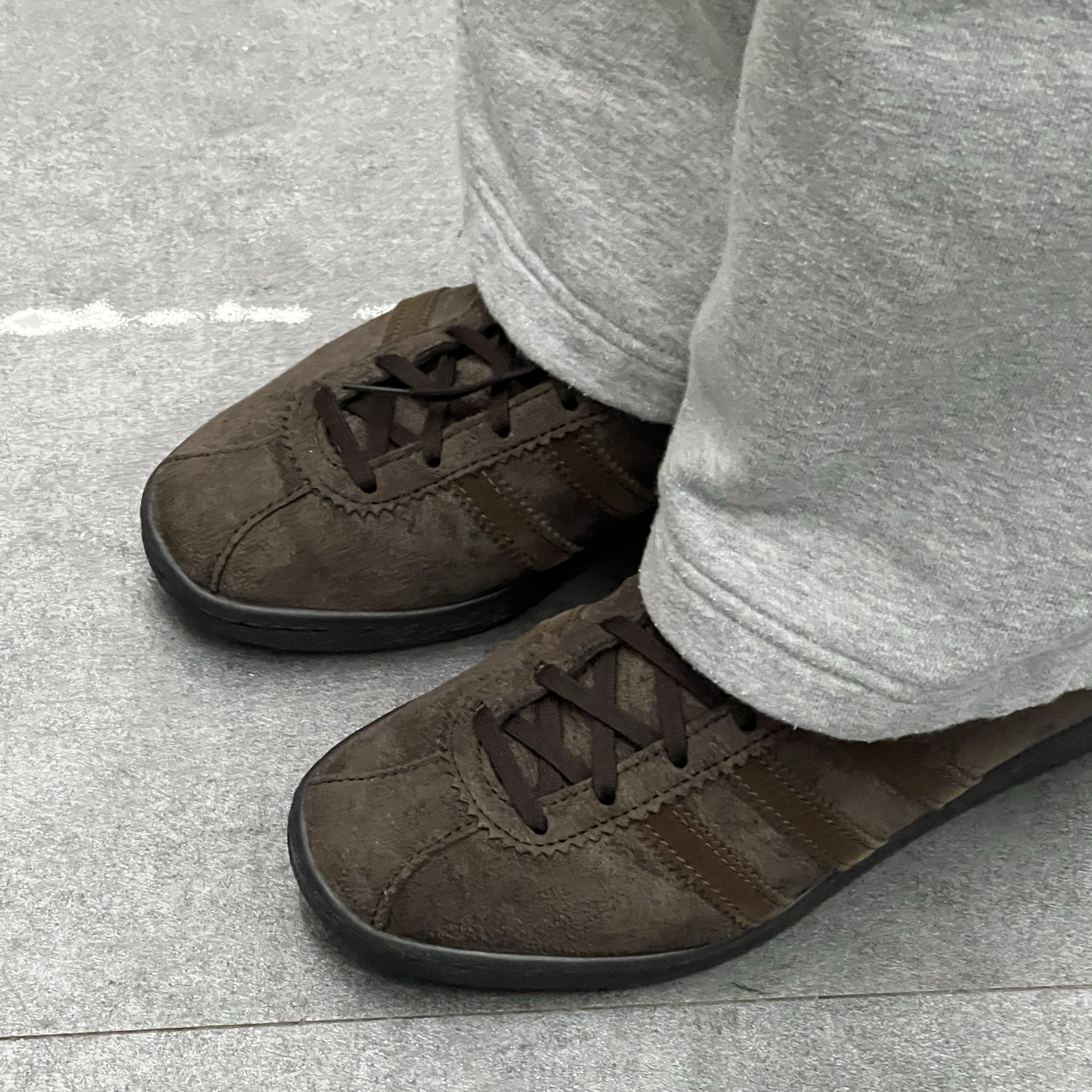Adidas Tobacco Gruen Dark Brown 착용 스타일 - 1