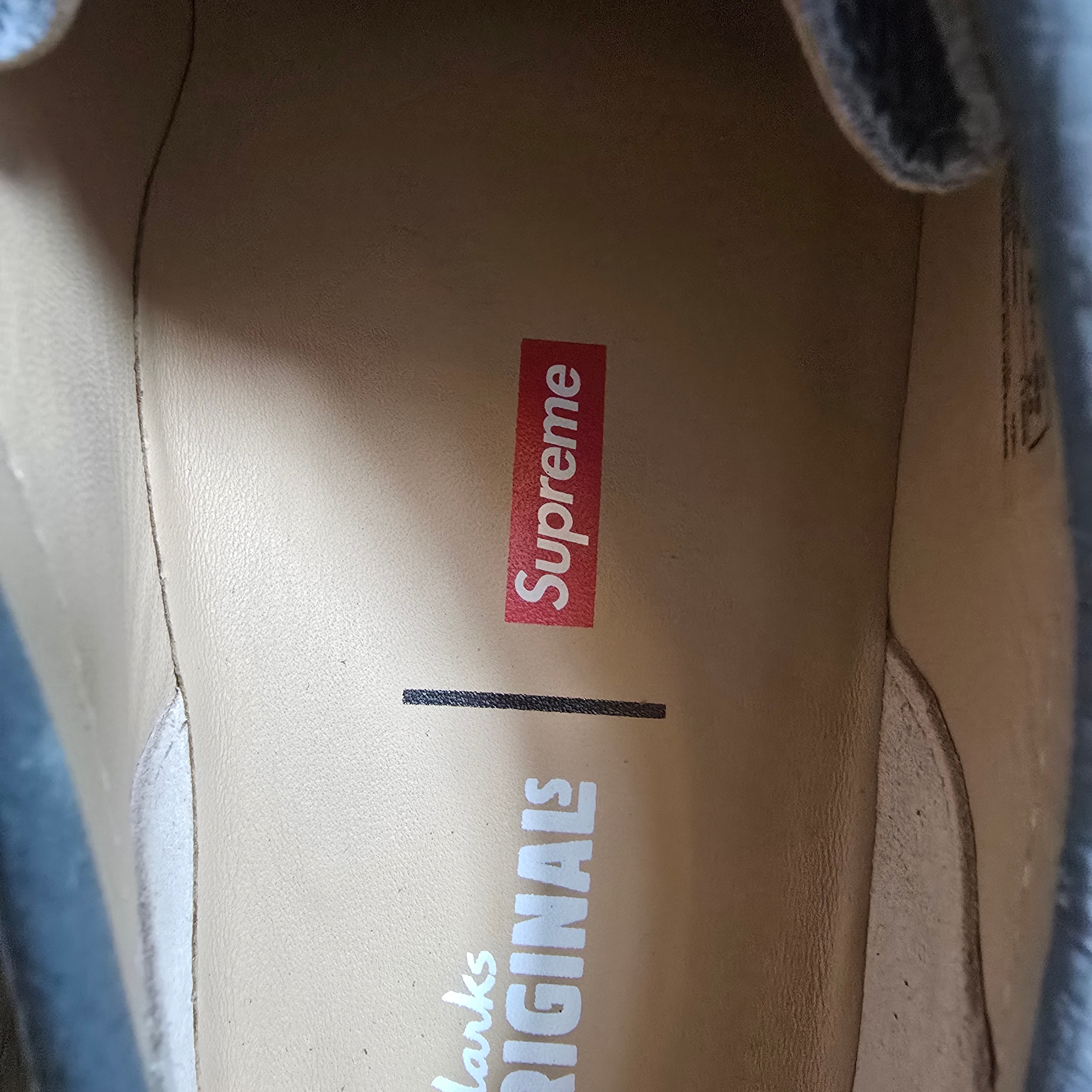 Clarks x Supreme Reflective Wallabee Silver - 25SS 착용 스타일 - 4