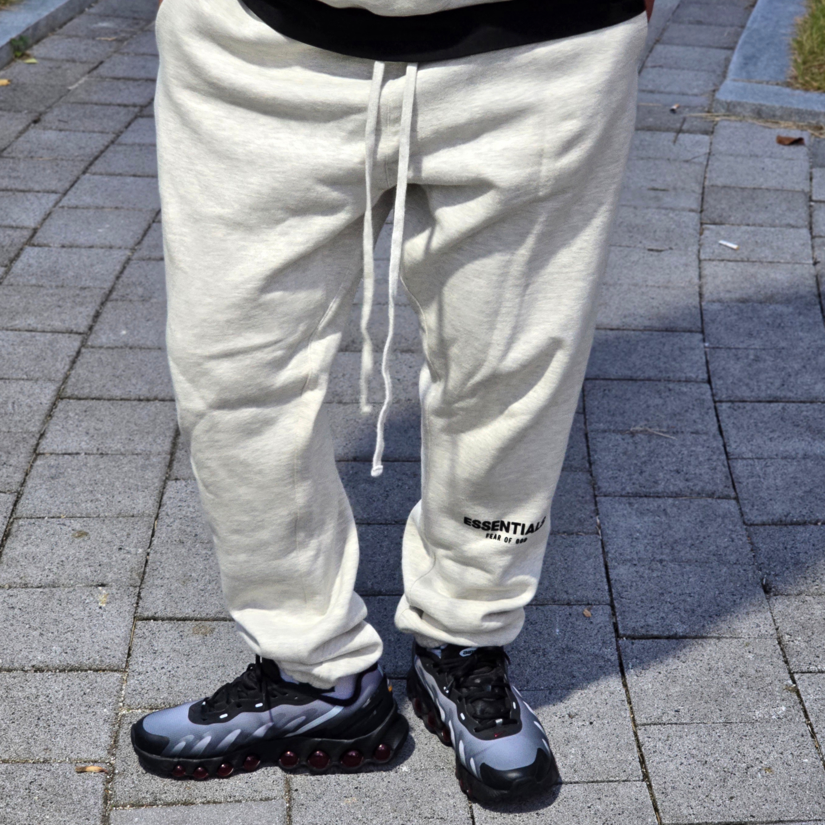 Essentials The Core Collection Sweatpants Light Oatmeal 착용 스타일 - 3