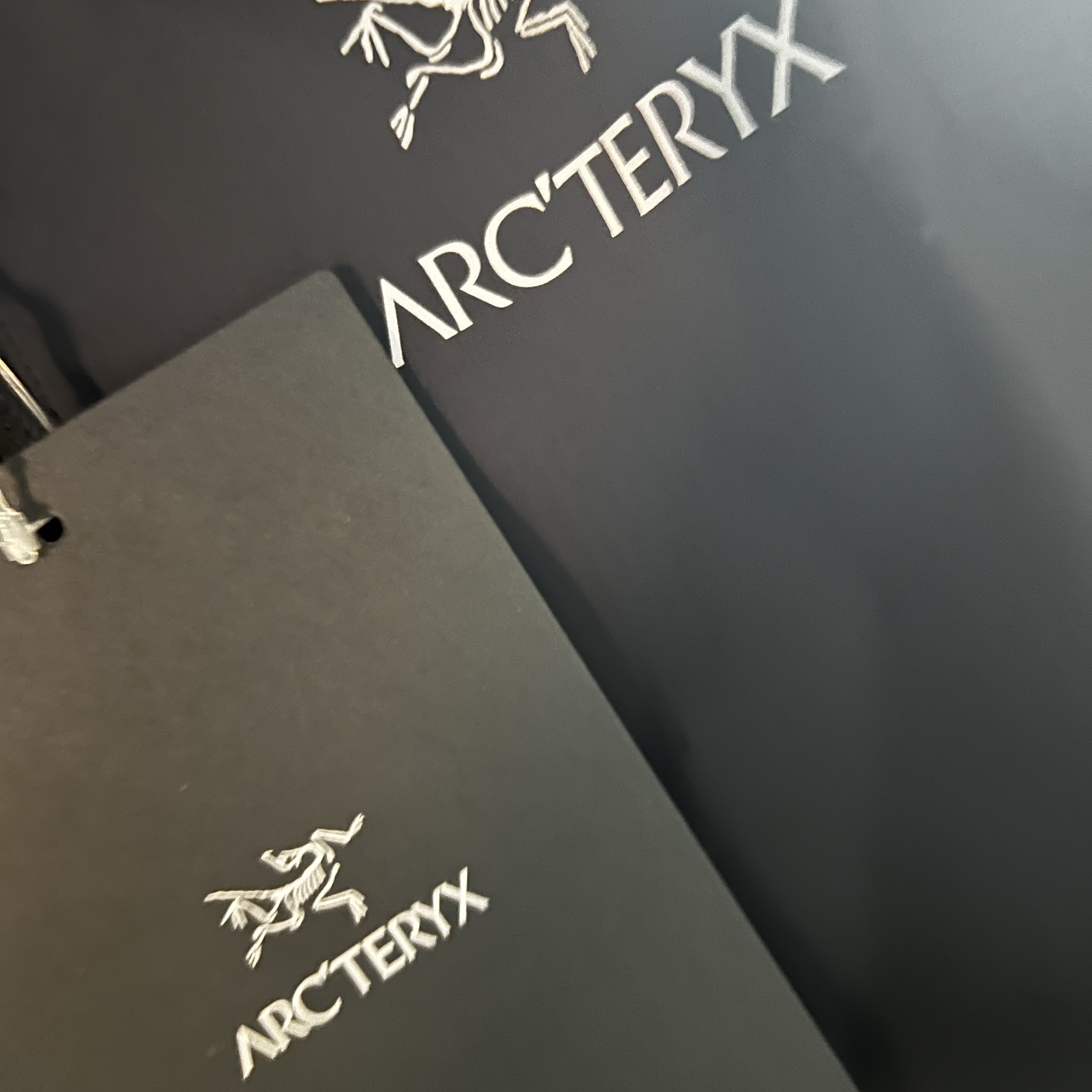 Arc'teryx Atom Hoody Black 착용 스타일