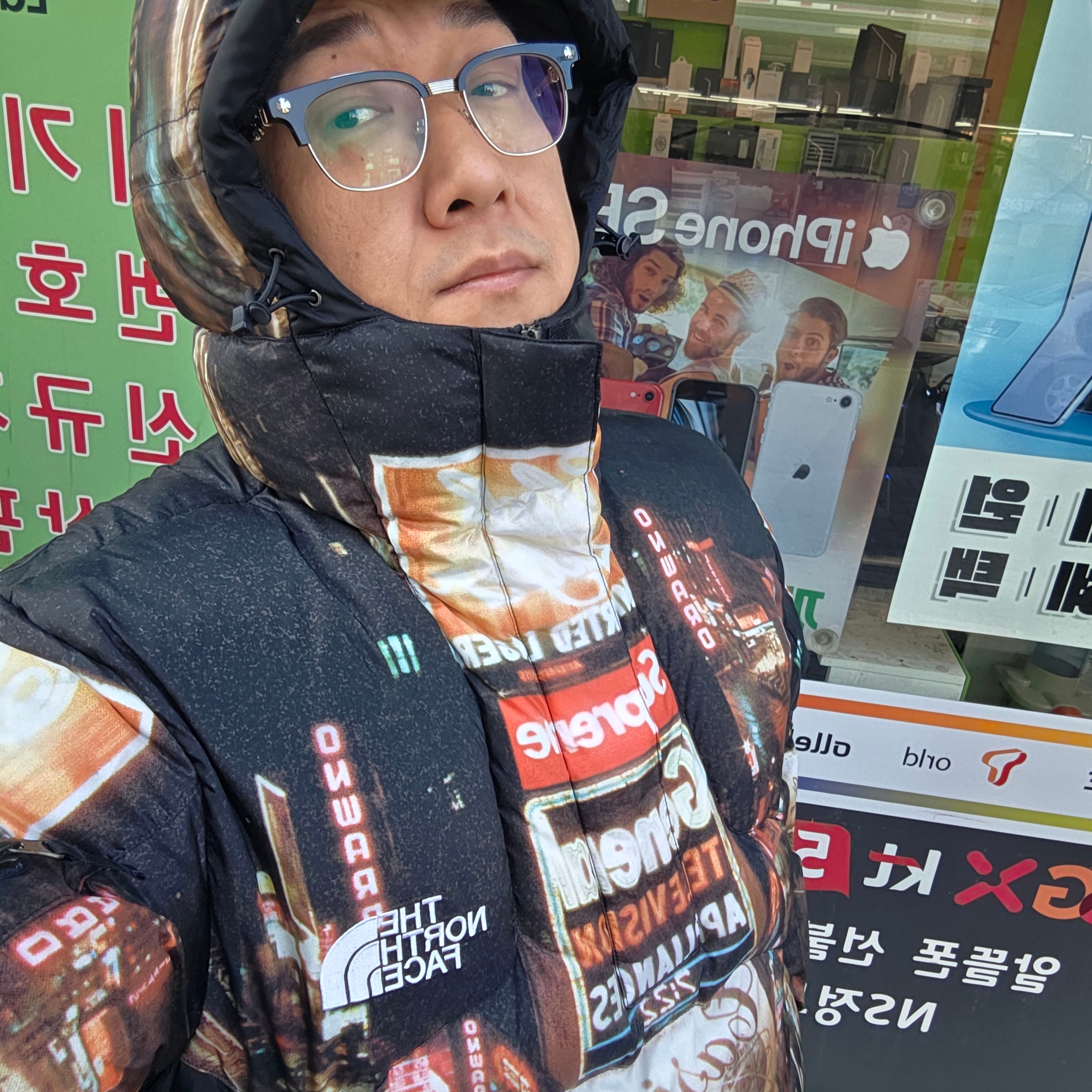 Supreme x The North Face 800-Fill Half Zip Hooded Pullover Times Square - 22FW 착용 스타일