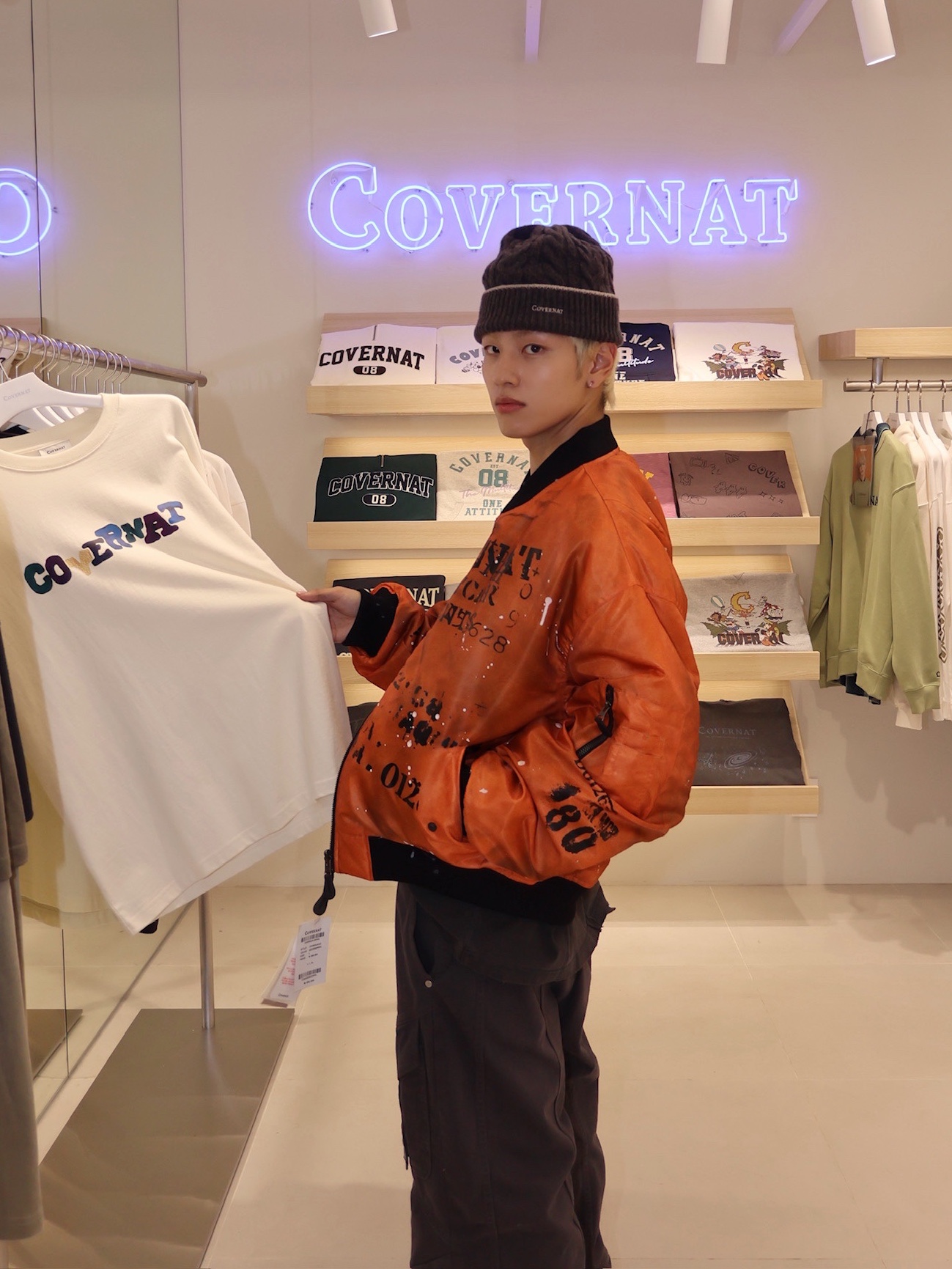 Covernat X Undermycar Reverse Reversible Letter Graphic Ma-1 Jacket 착용 스타일