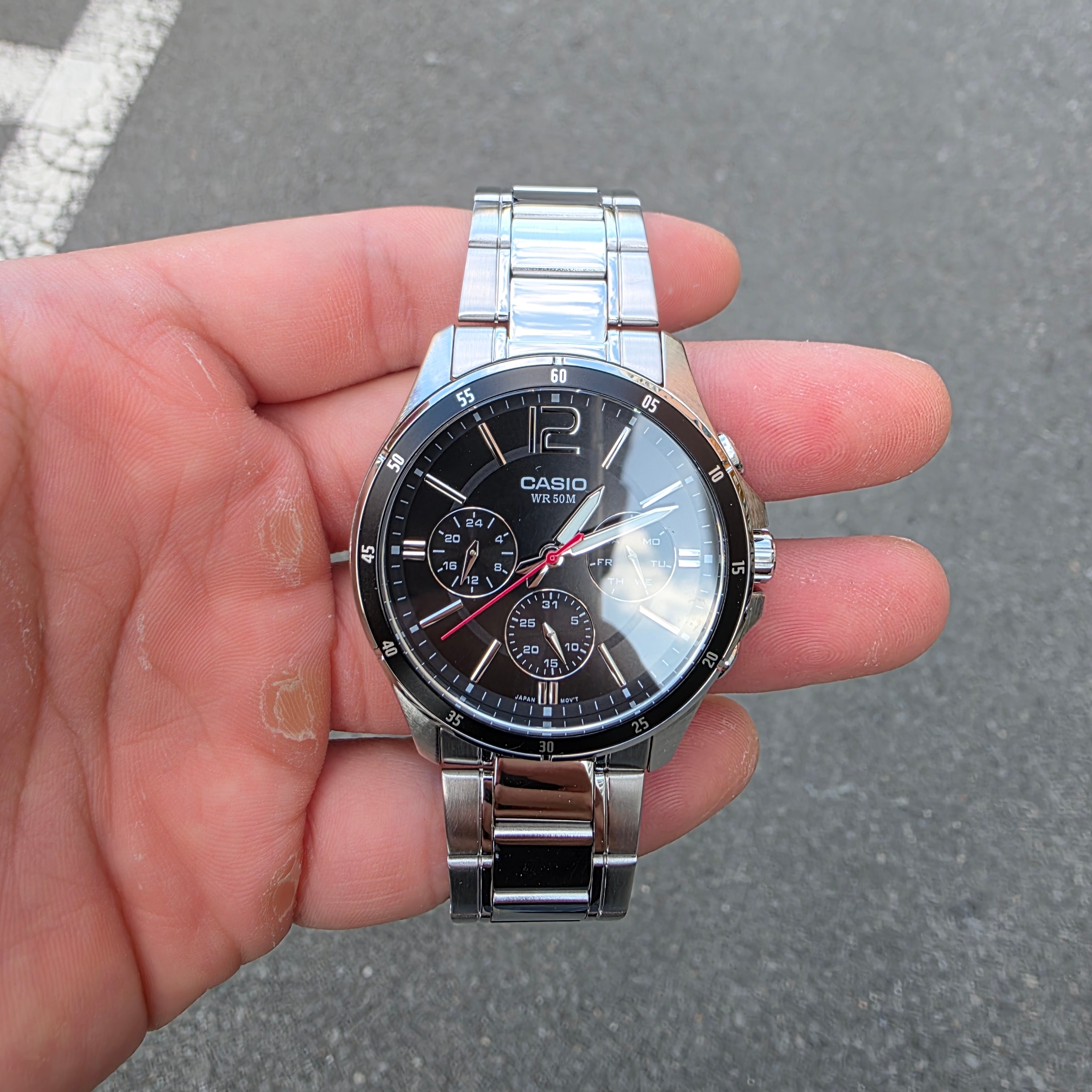 Casio MTP-1374D-1AVDF 착용 스타일