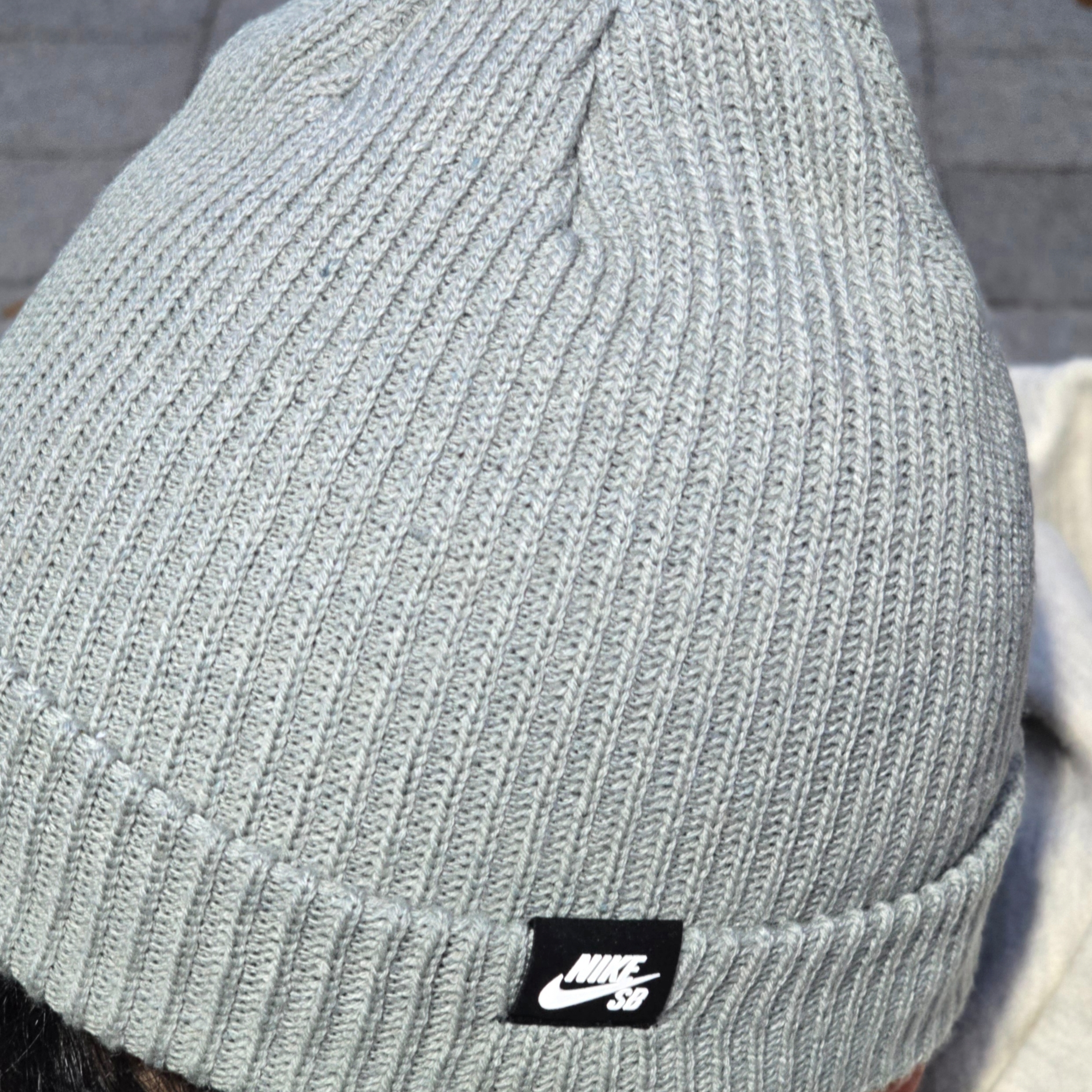 Nike SB Fisherman Beanie Dark Grey Heather 착용 스타일