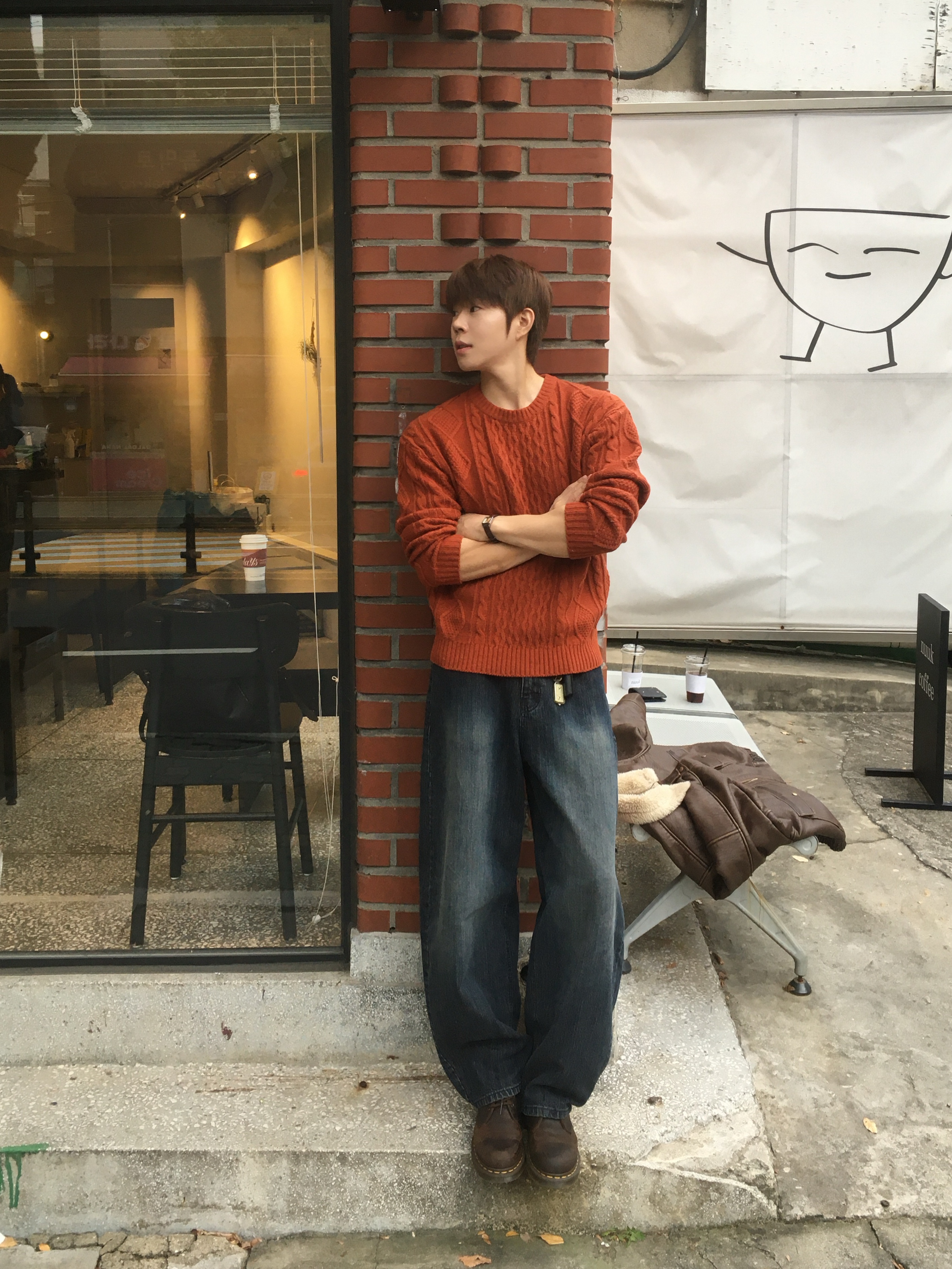 Dr. Martens 1461 Bex Crazy Horse Dark Brown, Casio LTP-V007L-9B 착용 스타일 - 1