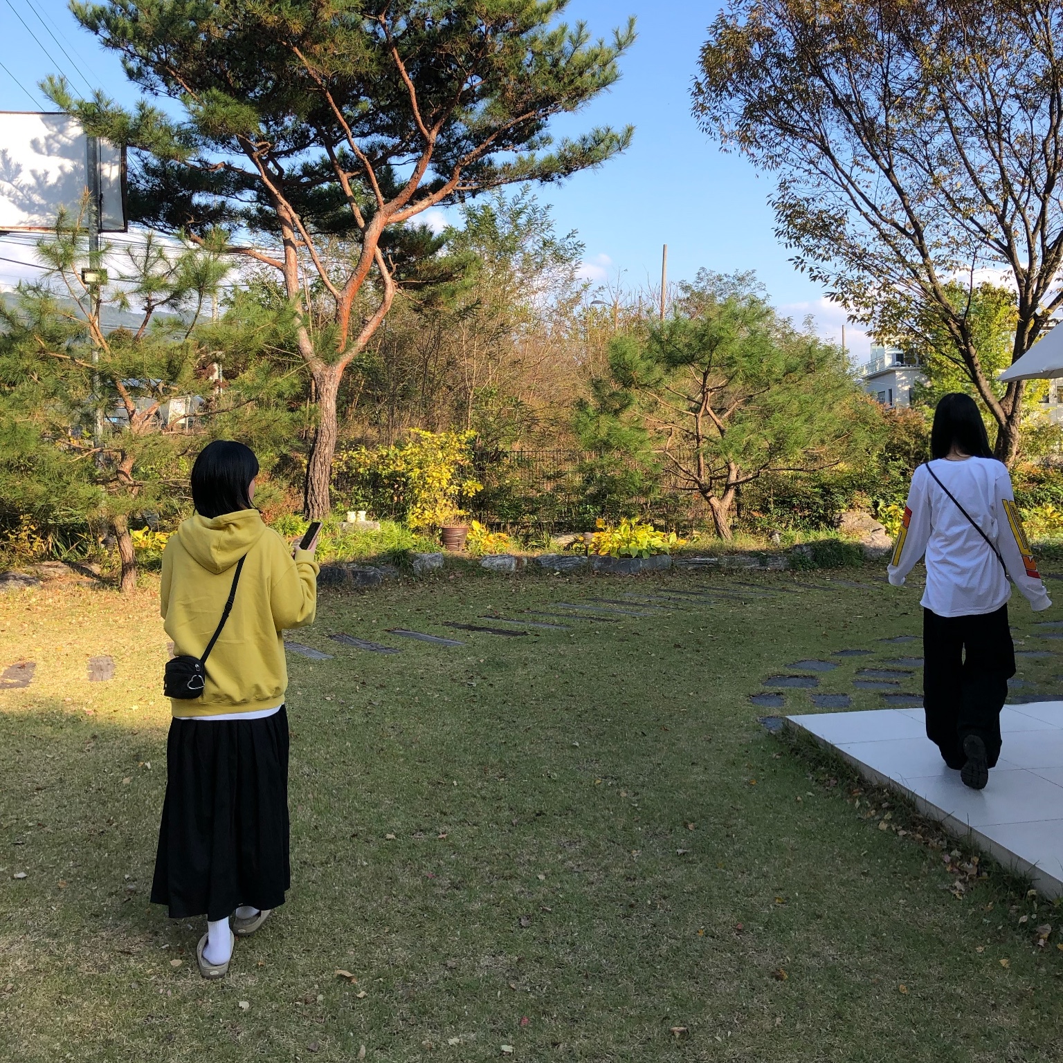 Arc'teryx Mantis 1 Waistpack Black II, Vans MTE Harbor Mule VR3 Khaki 착용 스타일 - 2