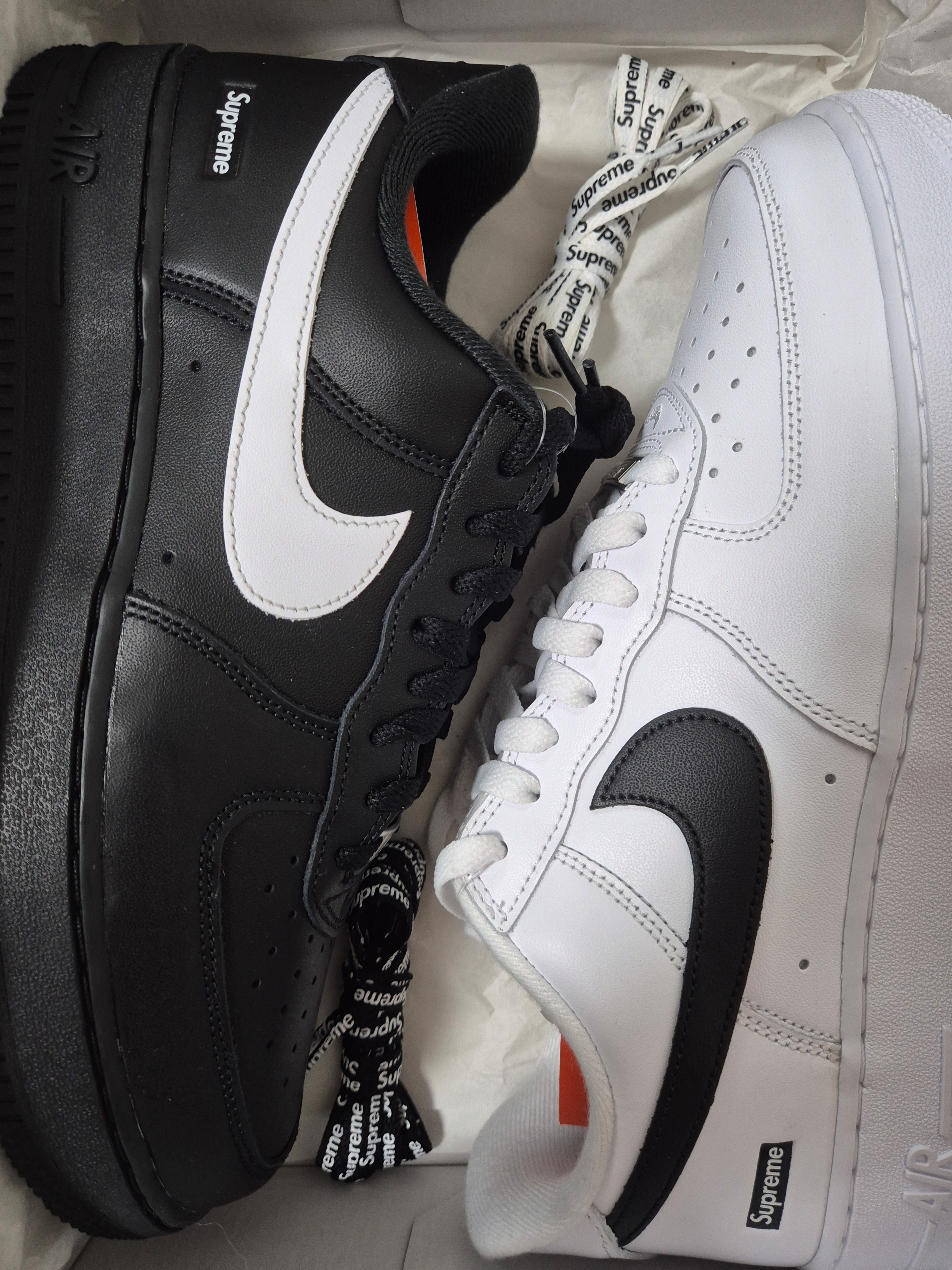 Nike x Supreme Air Force 1 Low Black, Nike x Supreme Air Force 1 Low White 착용 스타일