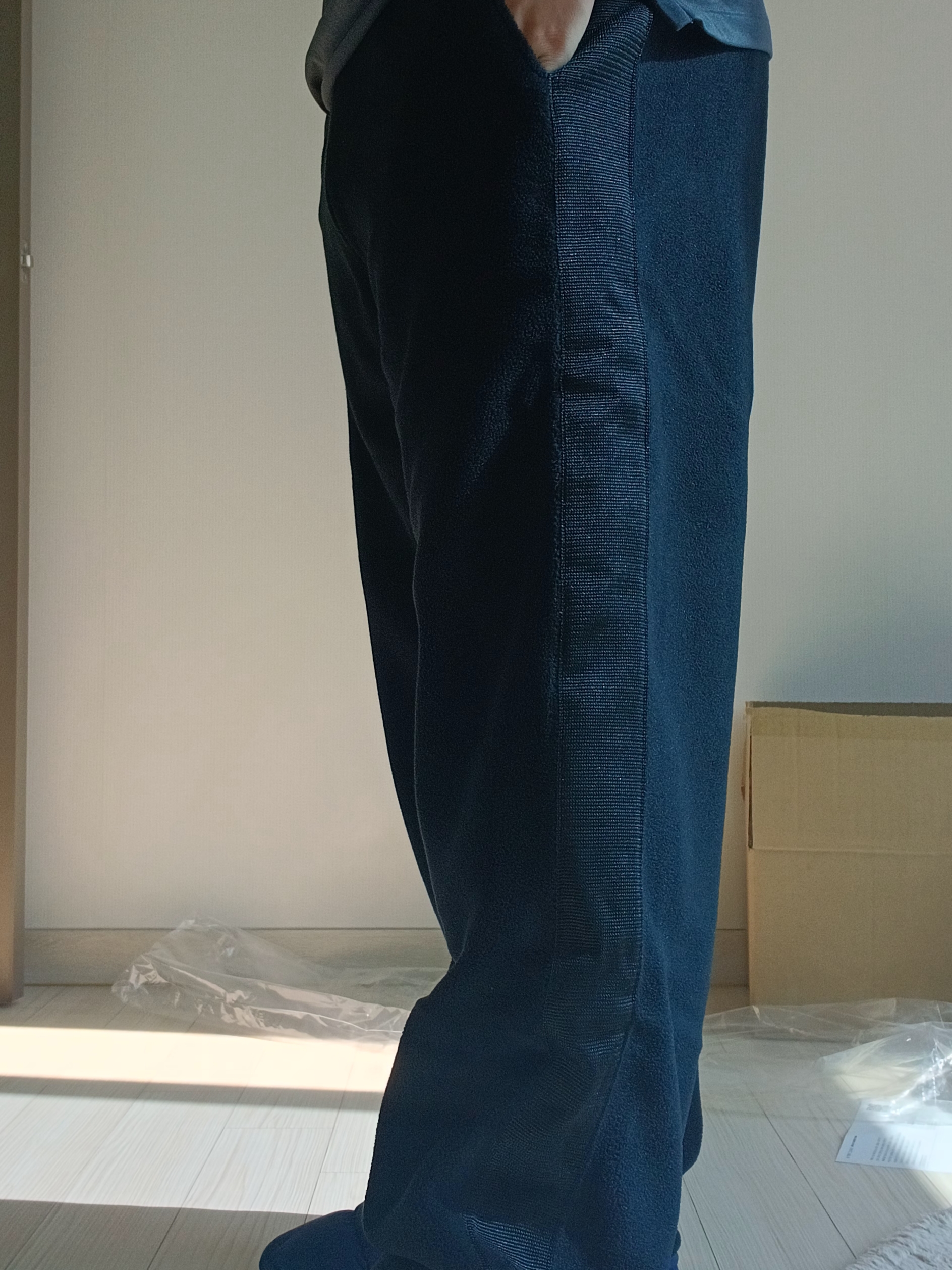 Uniqlo x Needles Fleece Wide Pants Black - KR 착용 스타일 - 2