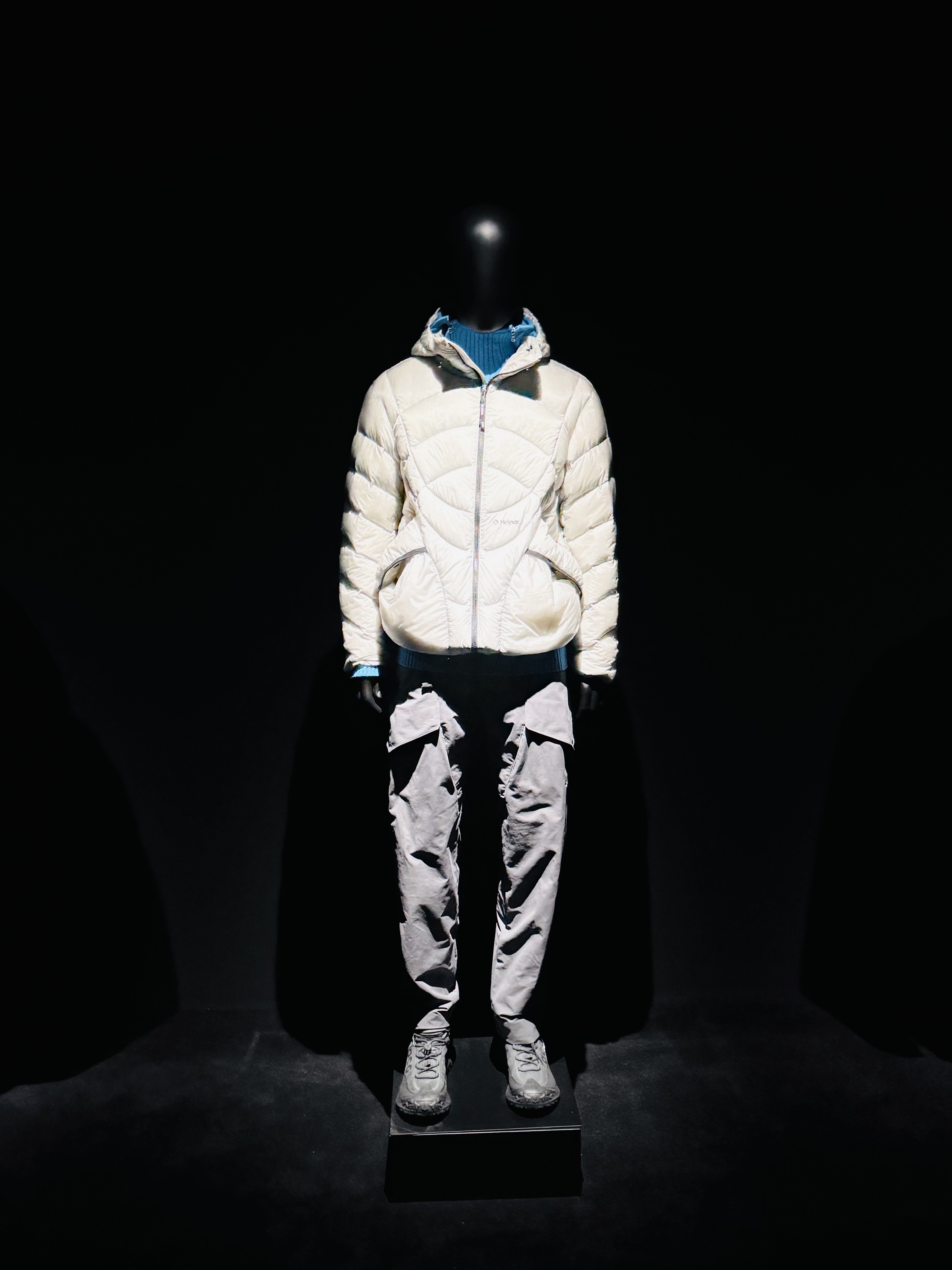 Helinox Wear Eclipse Pack Down Jacket Light Gray 착용 스타일 - 1