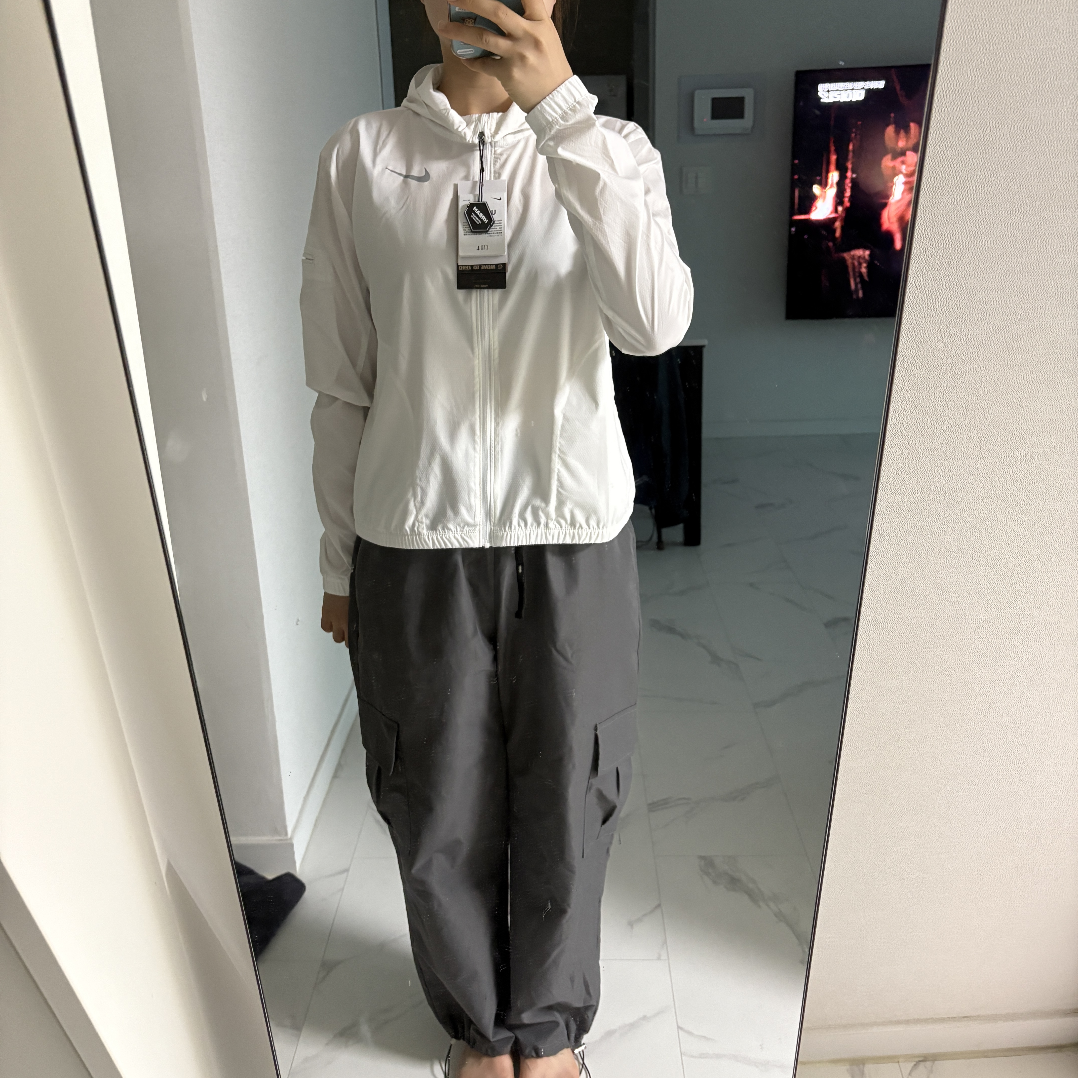(W) Nike Impossibly Light Hooded Running Jacket White - Asia 착용 스타일 - 4