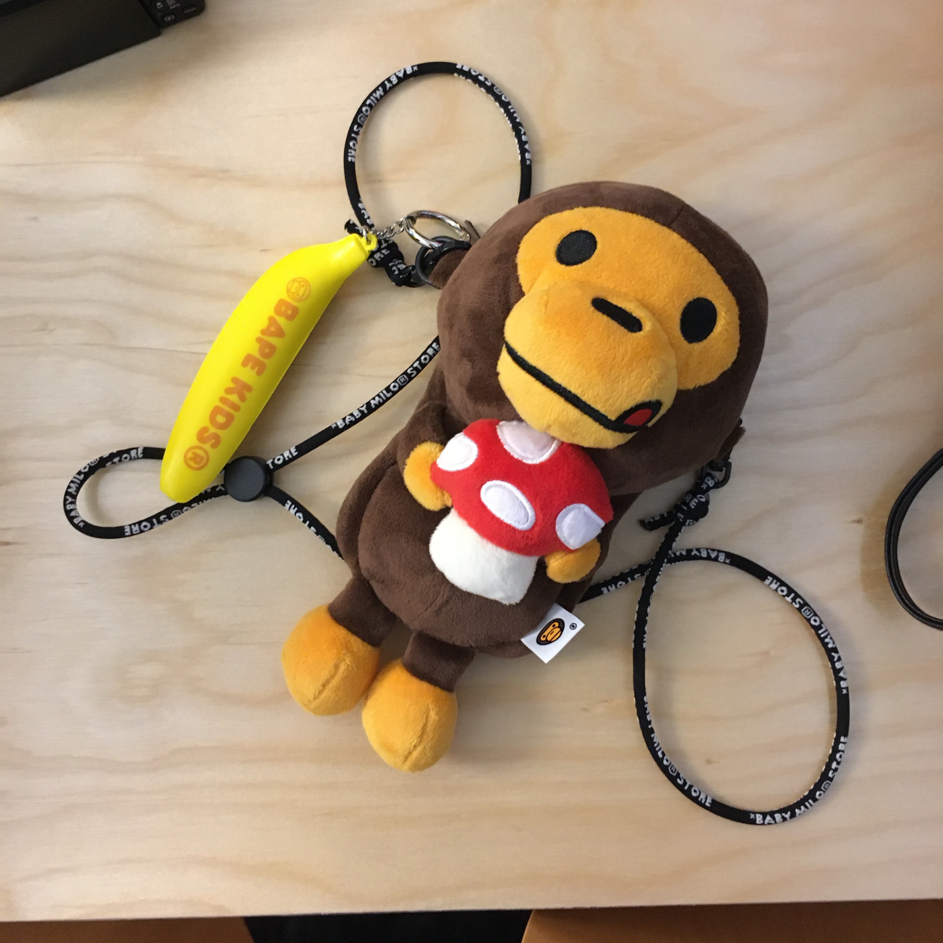 BAPE Baby Milo Banana Keychain Yellow, BAPE Baby Milo Plush Mobile Bag Brown 착용 스타일