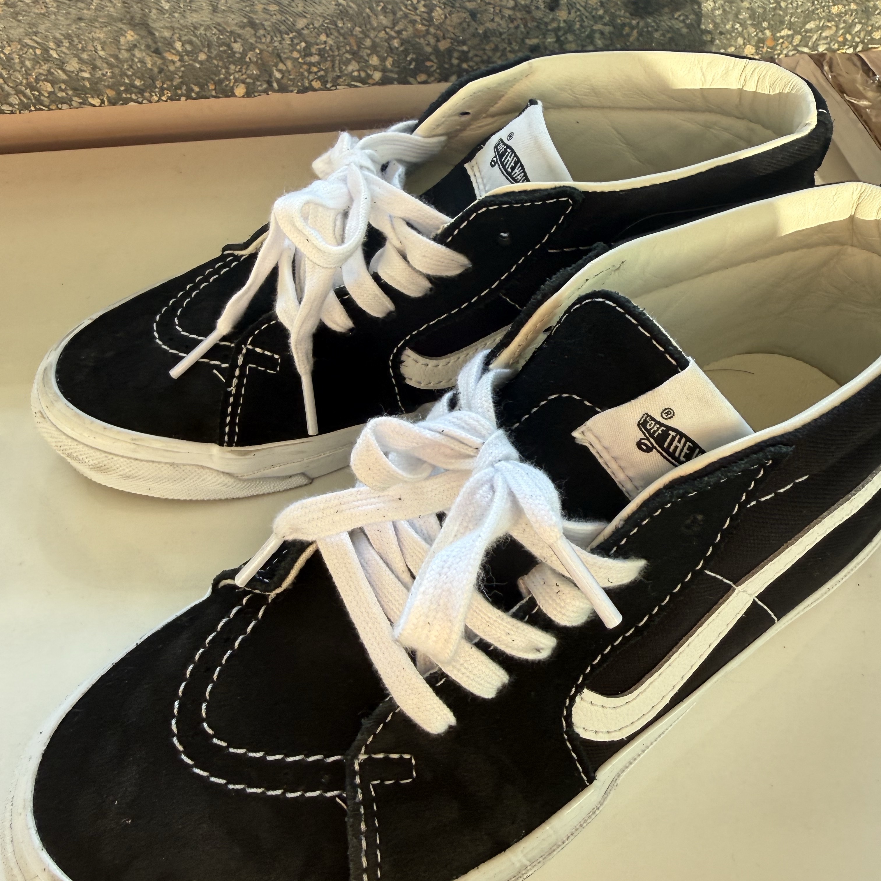 Vans Premium Sk8-Mid 83 Black 착용 스타일 - 2