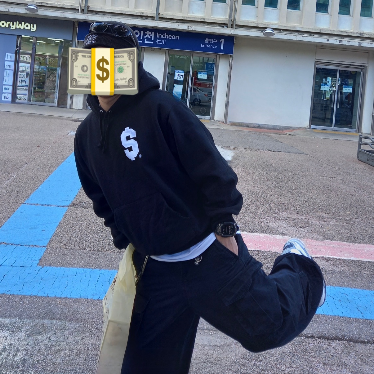Supreme New Era Old English Beanie Black - 25FW, Supreme $ Hooded Sweatshirt Black - 24SS 착용 스타일