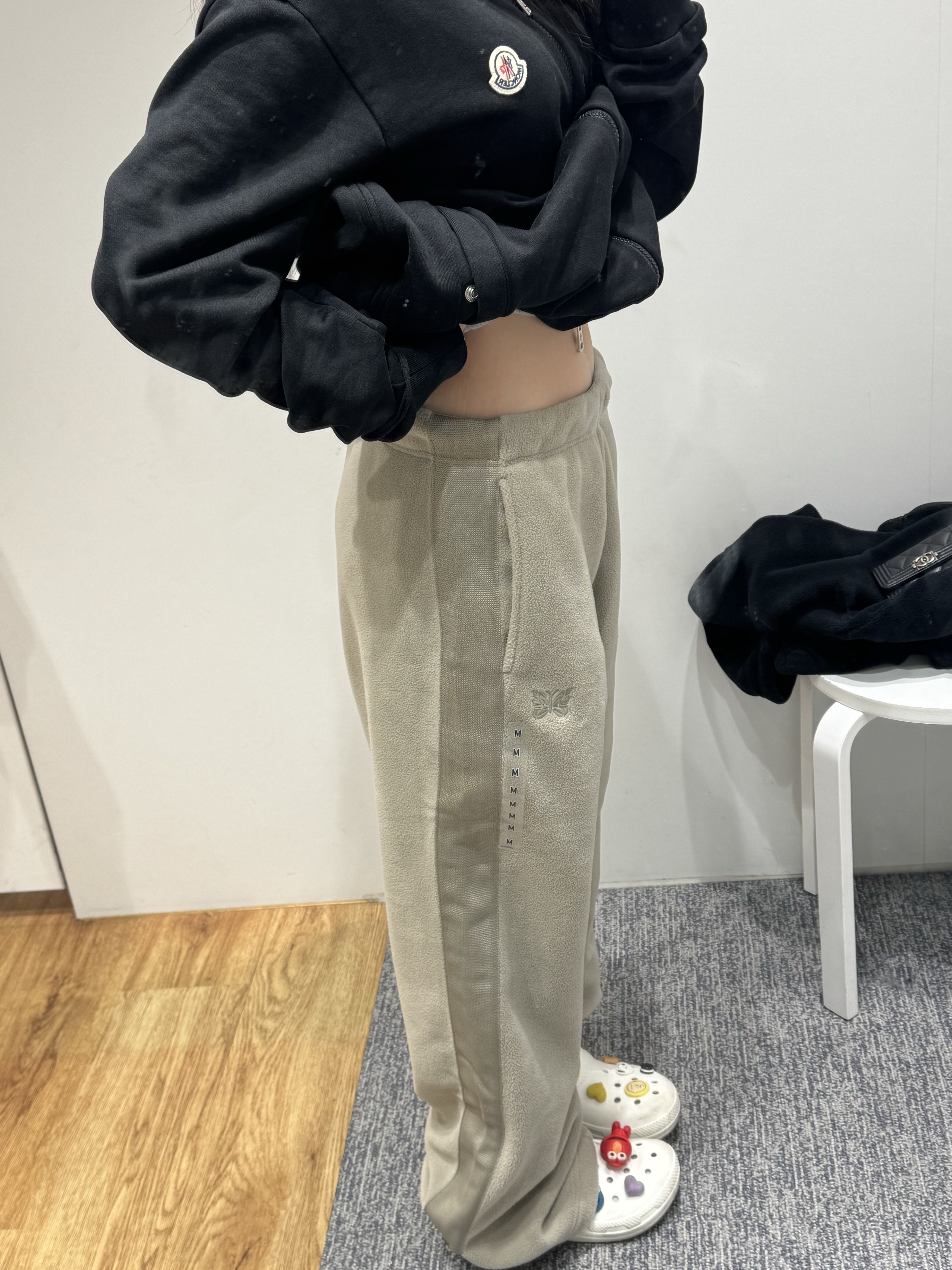 Uniqlo x Needles Fleece Wide Pants Beige - KR 착용 스타일