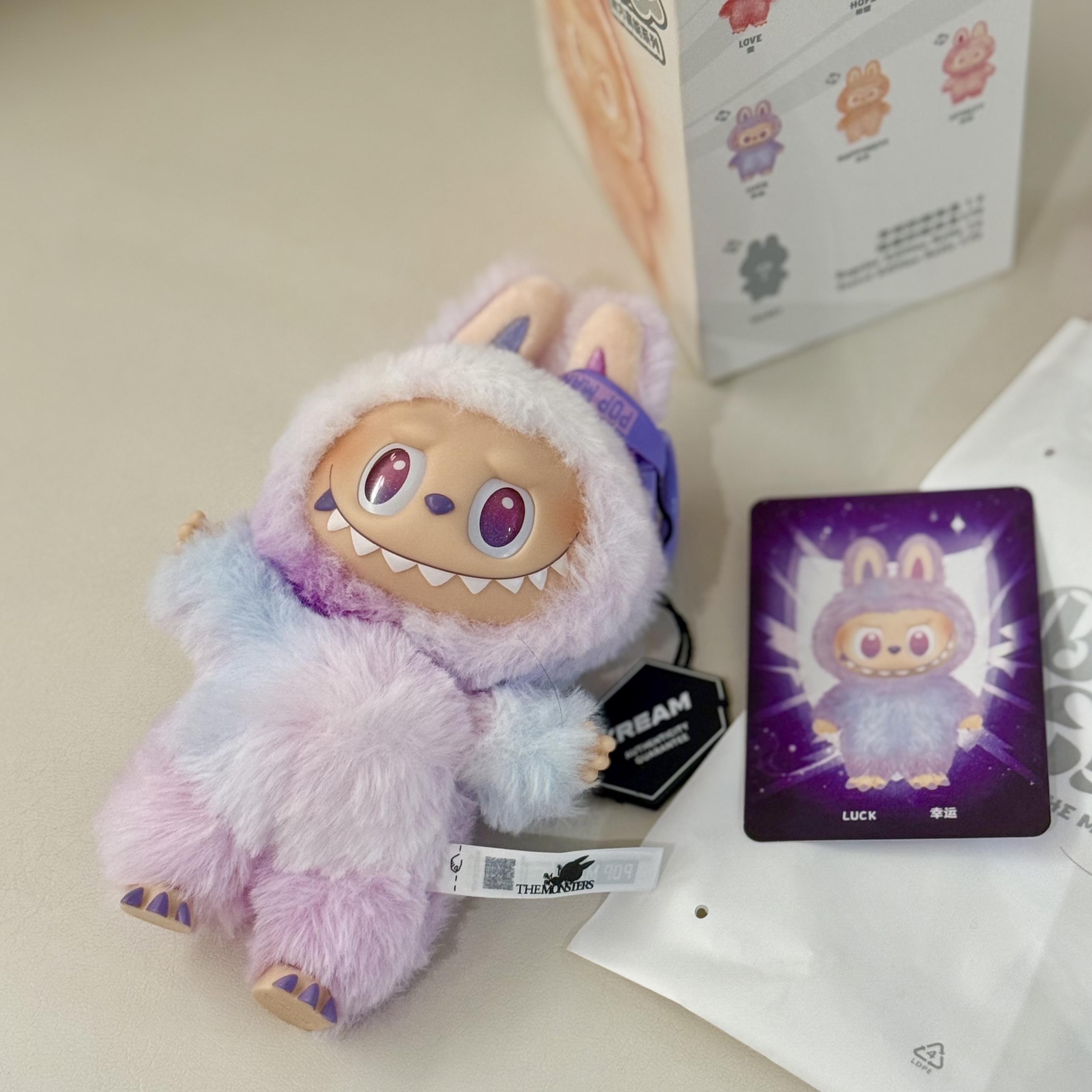 Pop Mart Labubu The Monsters Highlight Series Luck Keyring (Opened Case) 착용 스타일