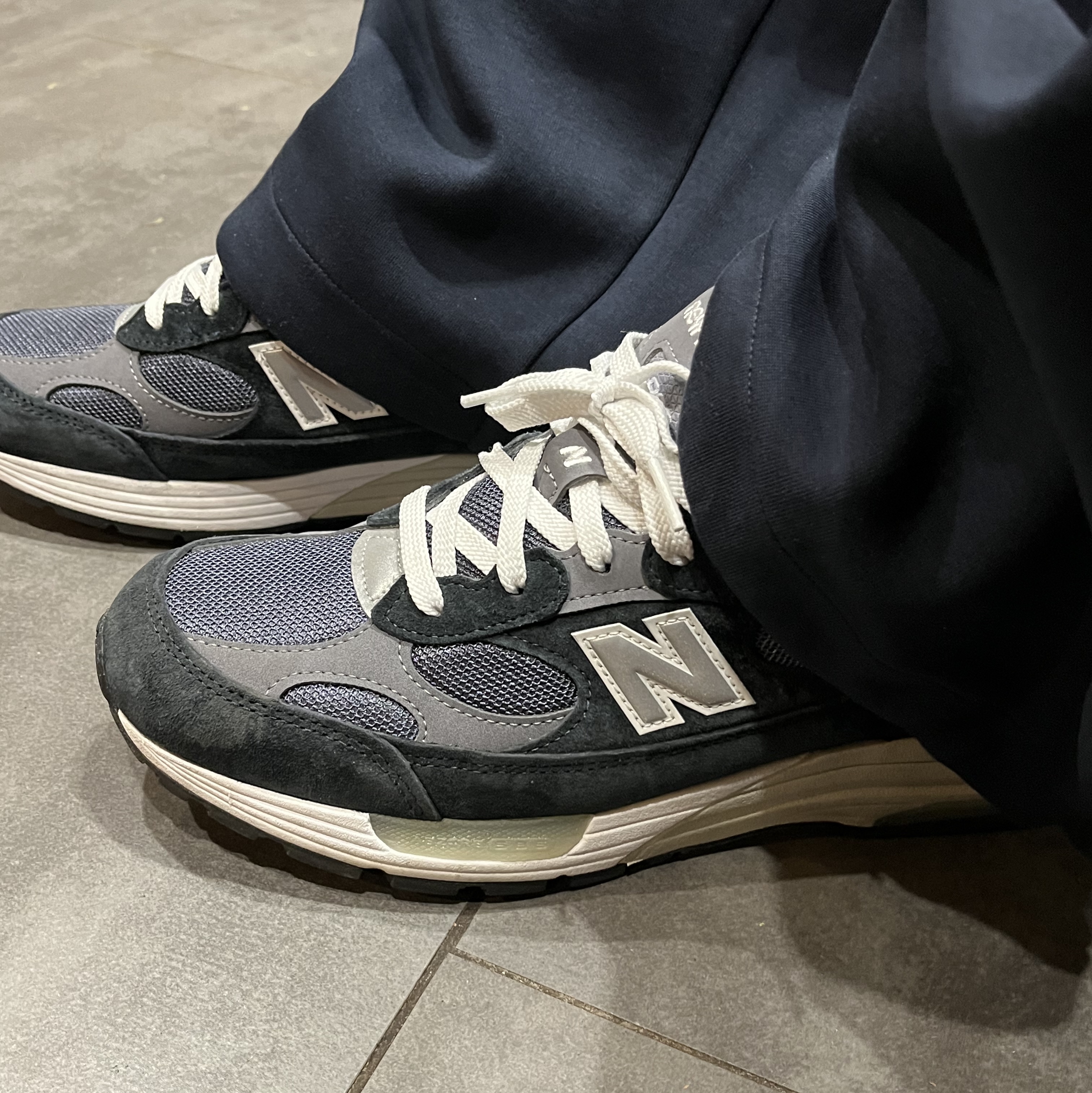 New Balance 992 Made in USA Navy 착용 스타일 - 1