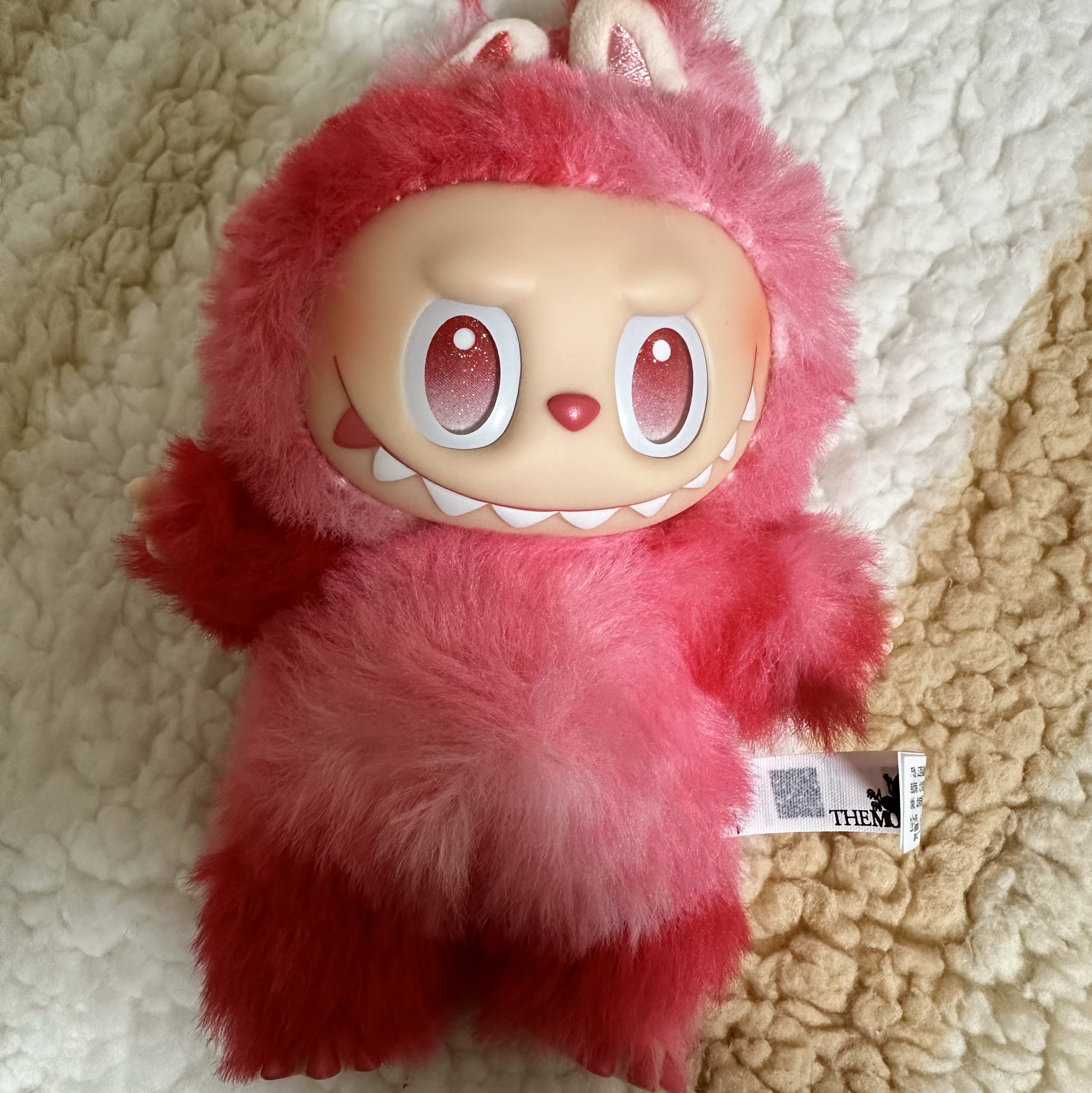 Pop Mart Labubu The Monsters Highlight Series Sealed Case (1 Blind Box) 착용 스타일