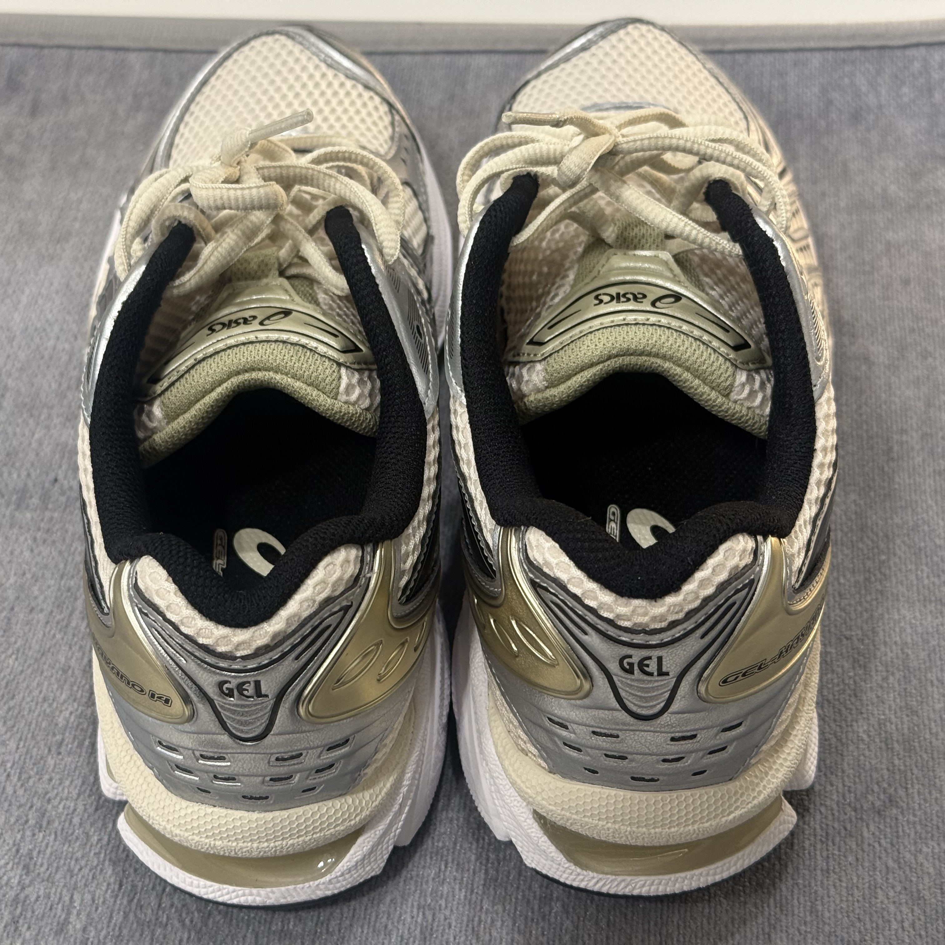 Asics Gel-Kayano 14 Birch Pure Silver 착용 스타일 - 4