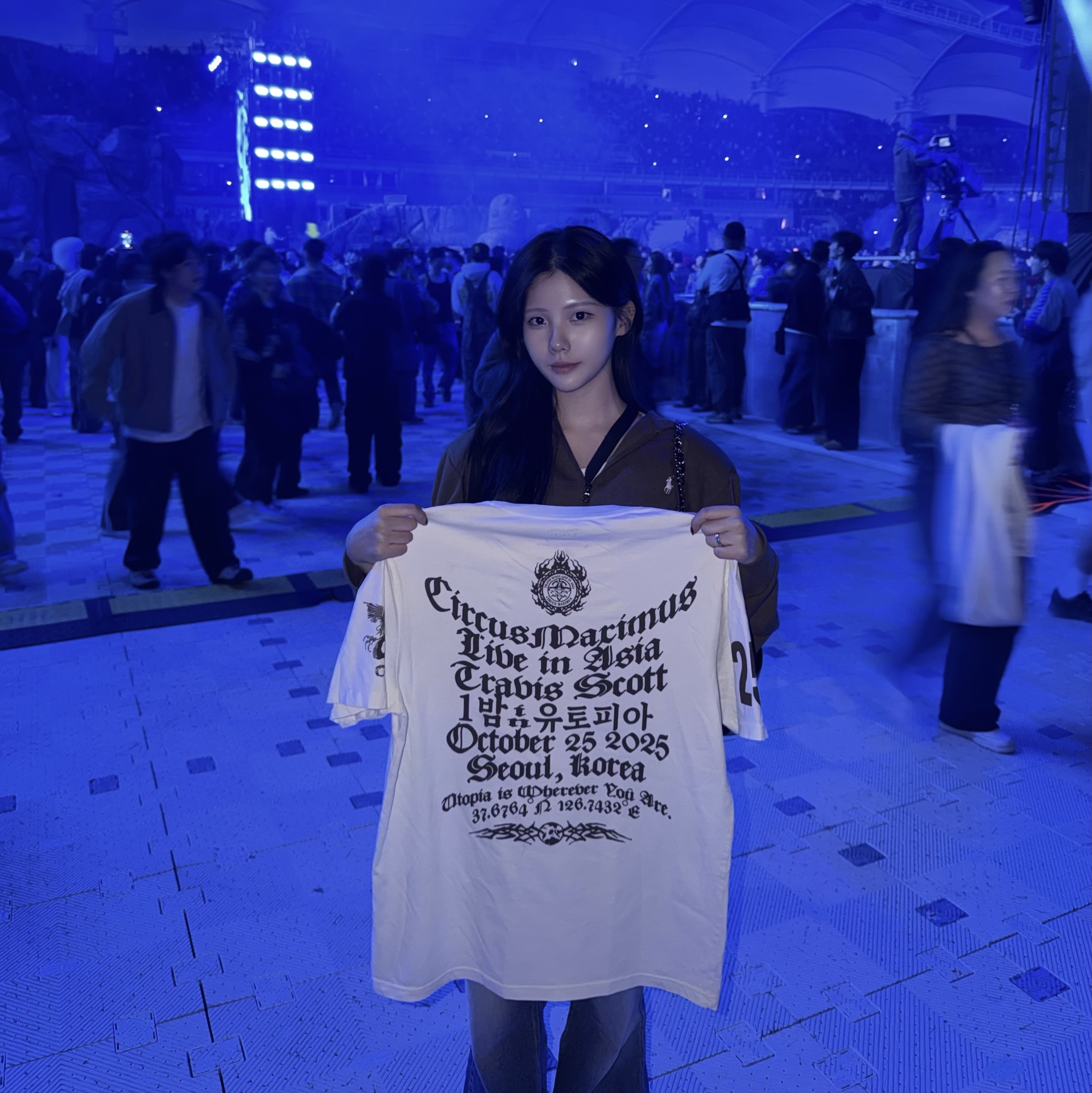 Travis Scott Circus Maximus Stadium Tour 25 T-Shirts Off White - Korea Exclusive 착용 스타일