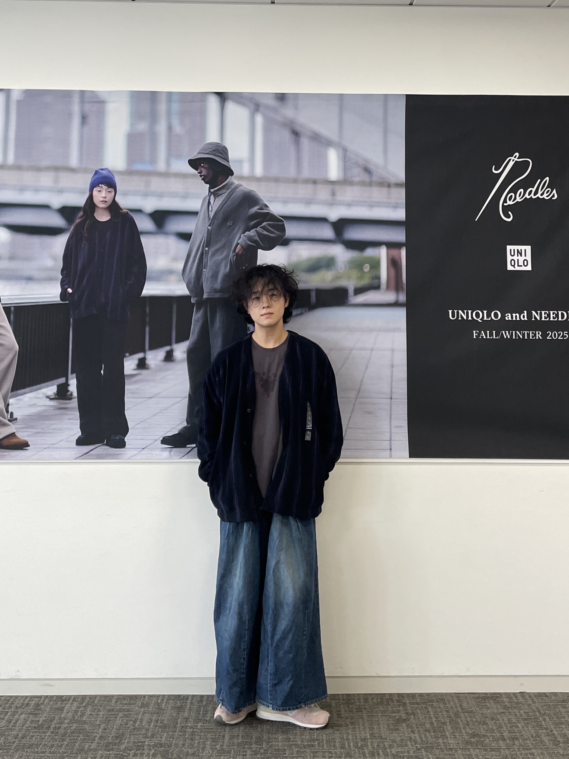 Uniqlo x Needles Fleece Oversized Cardigan Black - KR, Needles H.D. Buggy Pants Jean 12 Oz Denim Indigo 착용 스타일 - 4