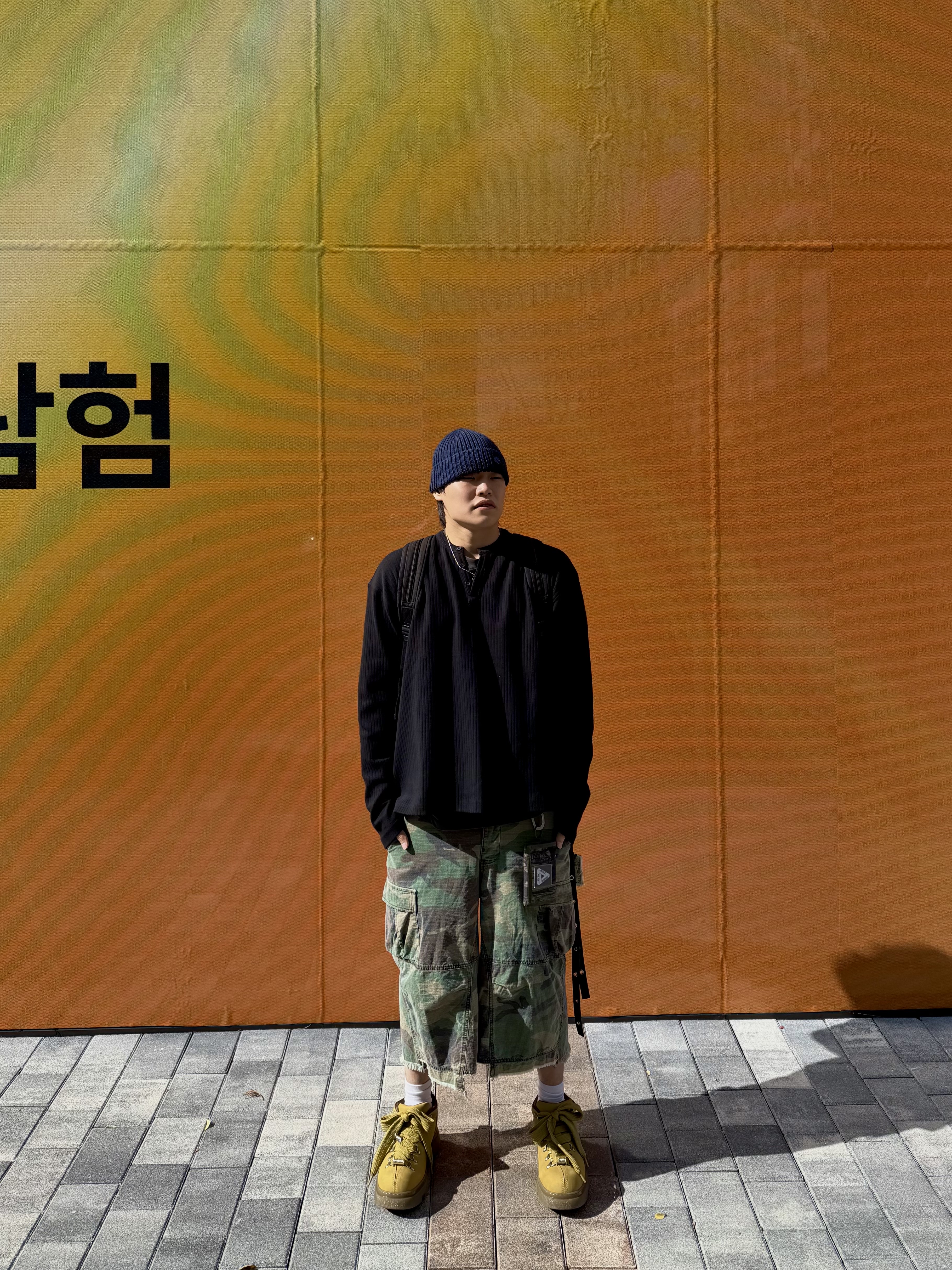 Burberry Trek Boots Manilla, Maison Kitsune Bold Fox Head Patch Ribbed Beanie Ink blue 착용 스타일 - 4