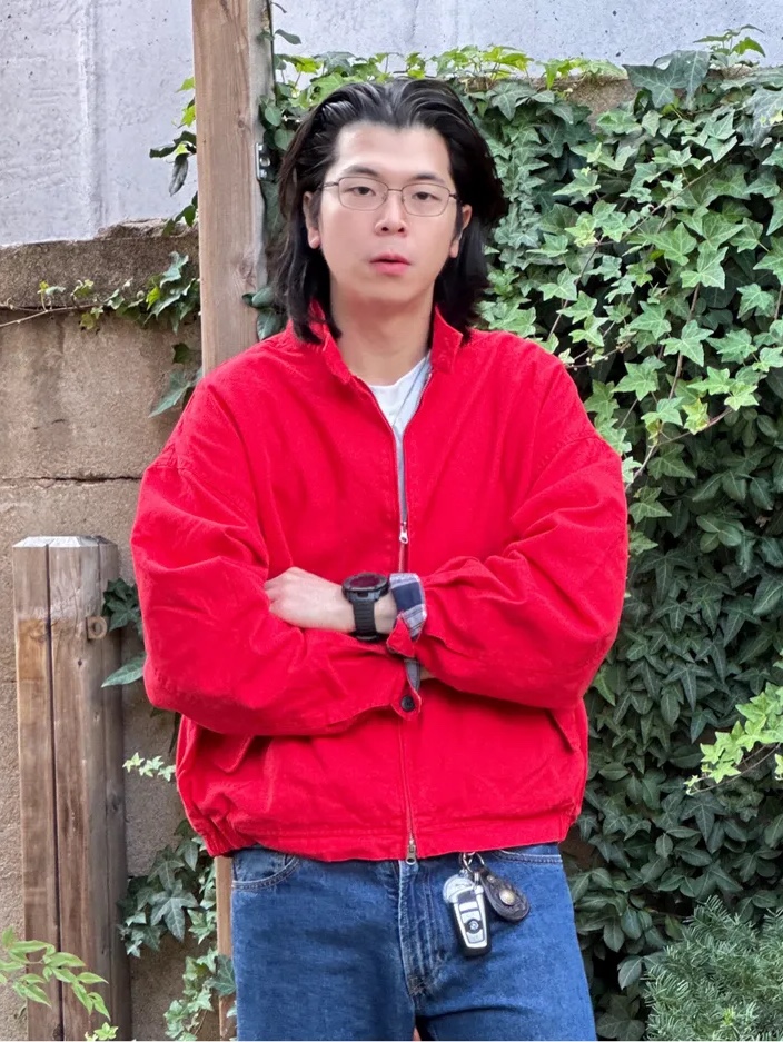 QT8 GARMENTS Washed Oxford Harrington Jacket Red 착용 스타일 - 3