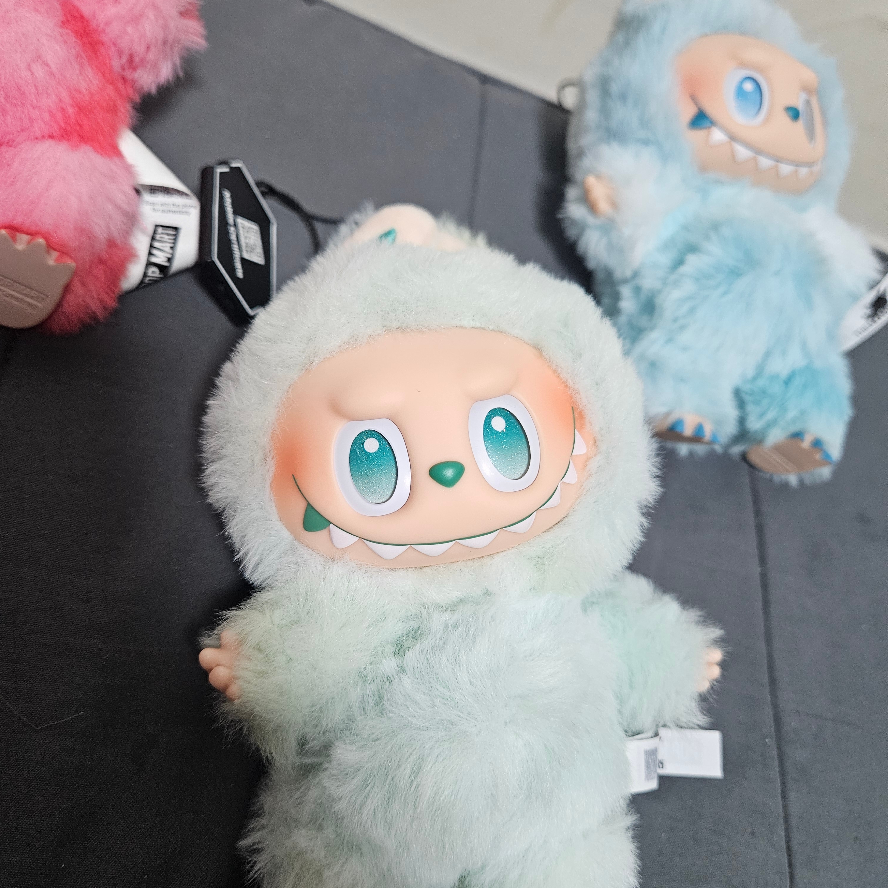 Pop Mart Labubu The Monsters Highlight Series Serenity Keyring (Opened Case) 착용 스타일
