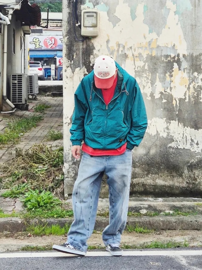 QT8 GARMENTS Nostalgia Windbreaker Green 착용 스타일 - 4