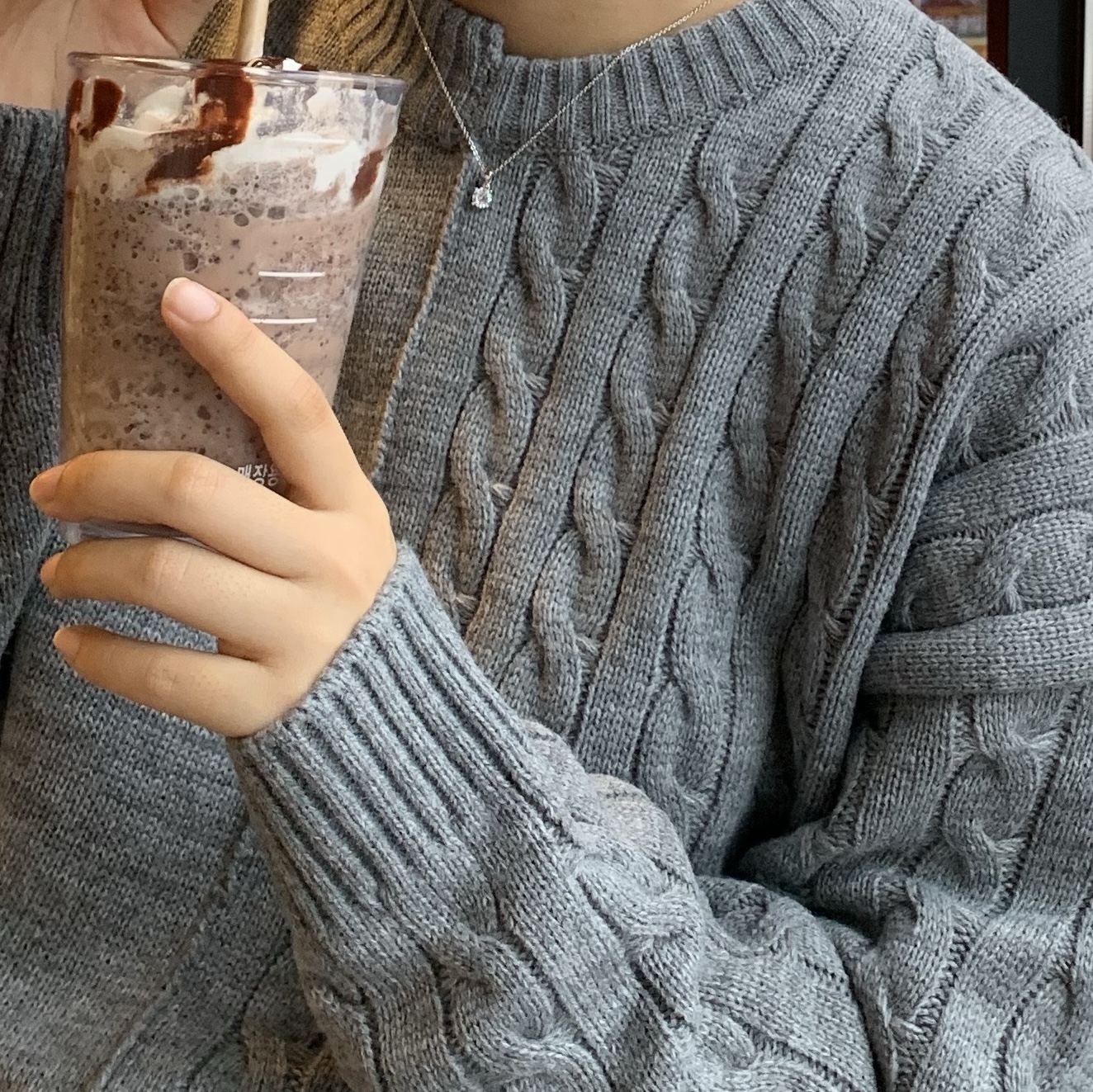 NOMANUAL Fuzz Hairy Knit Melange 착용 스타일
