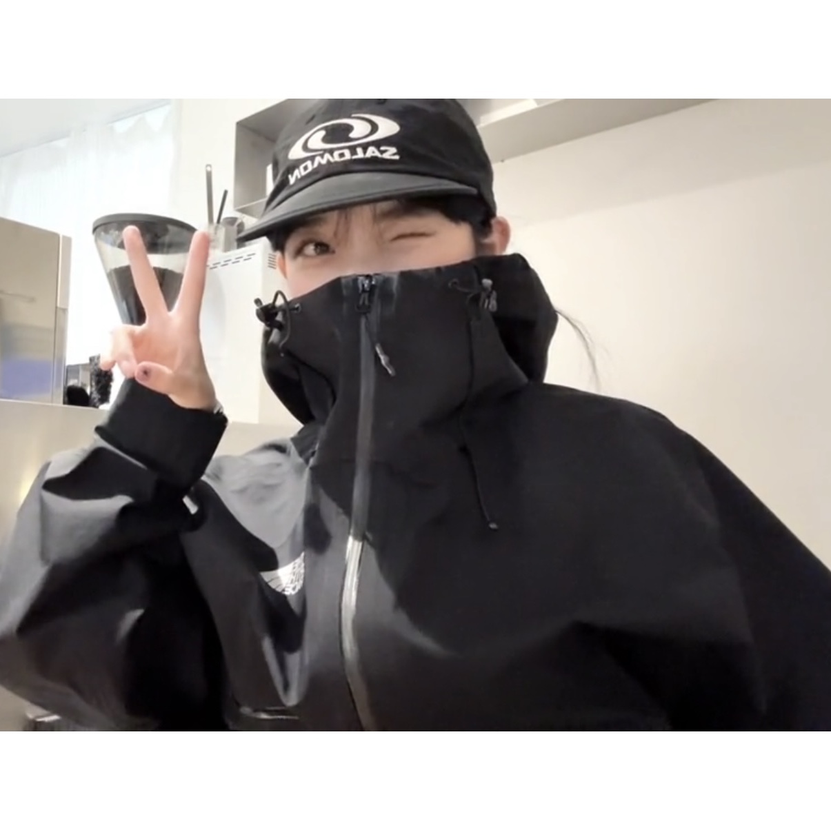 Salomon Link 6 Panel Cap Black, The North Face White Label Slope 3L Jacket Black 착용 스타일 - 1
