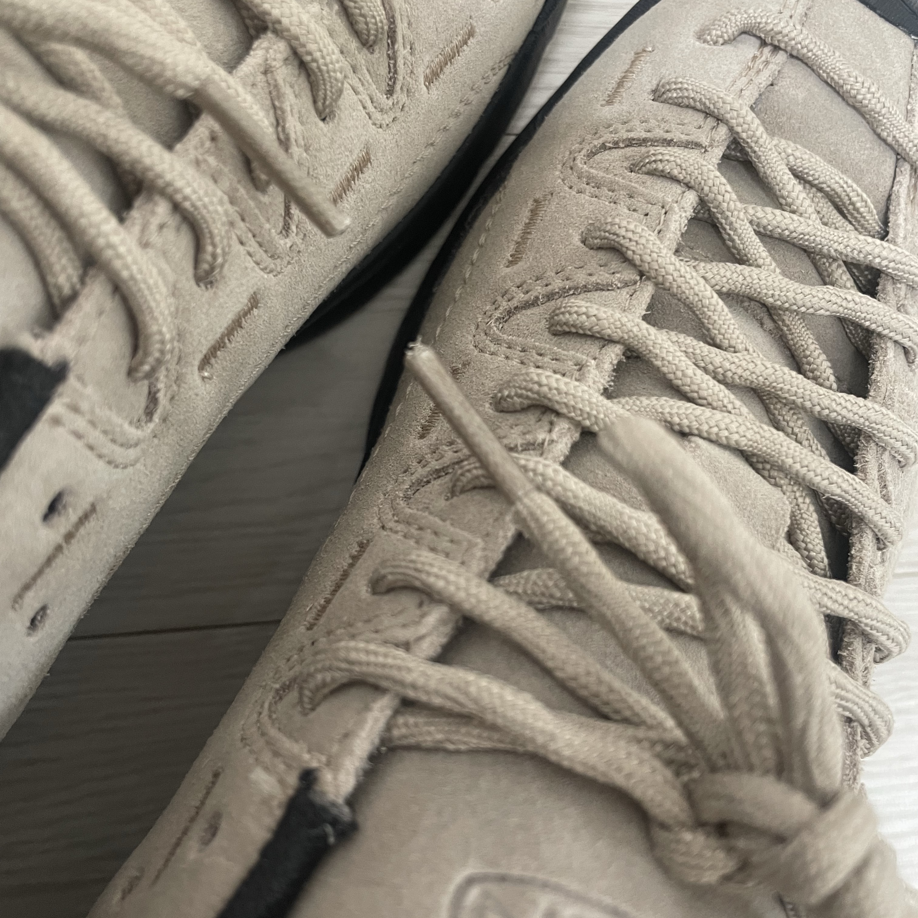 (W) Keen Jasper Suede Sneakers Silver Mink 착용 스타일