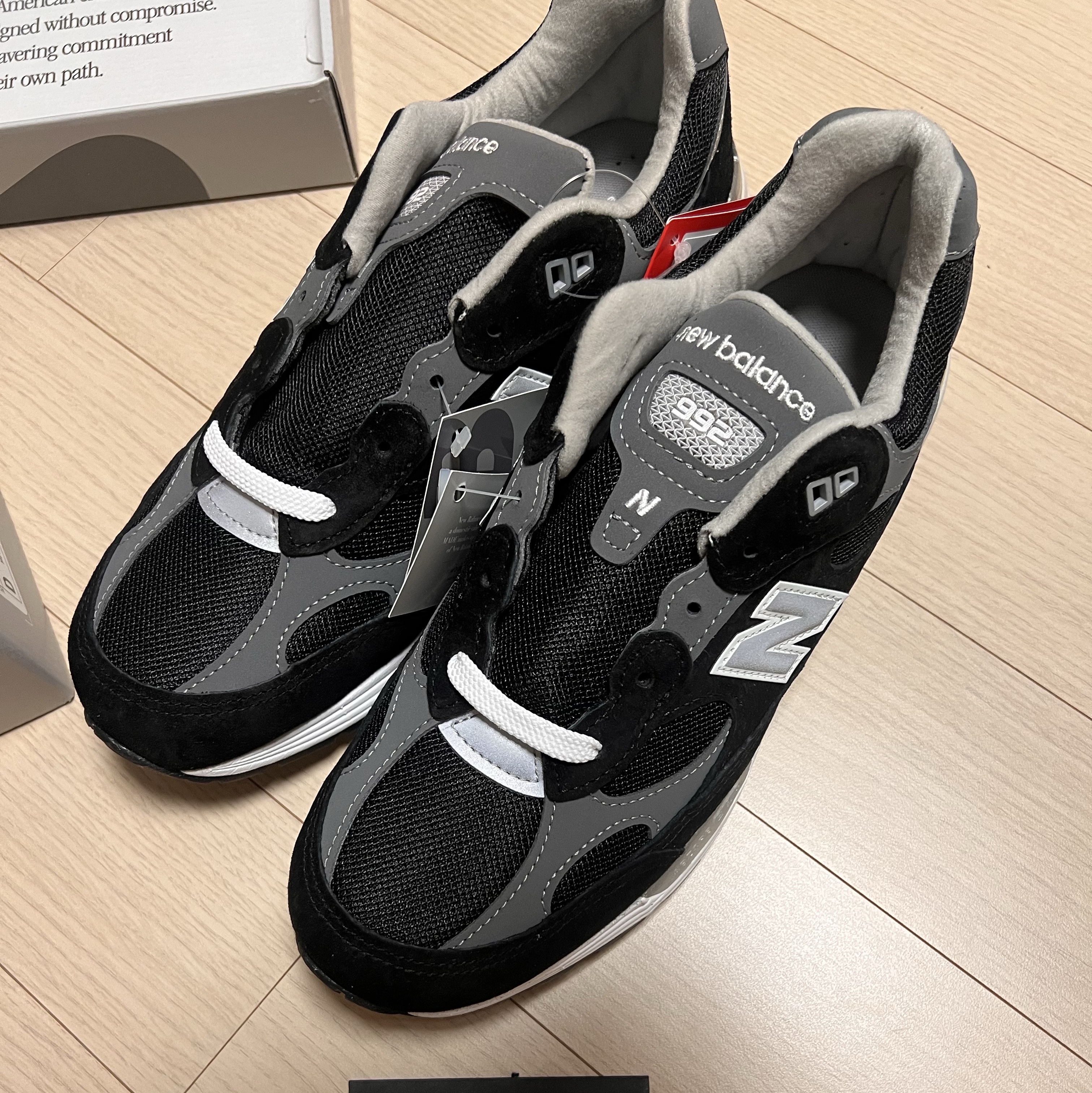 New Balance 992 Made in USA Core Black Grey 착용 스타일 - 2