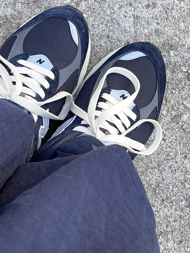 Jordan 1 x Zion Williamson Retro Low OG Flax and Oil Green, New Balance 2002R Eclipse Castlerock 착용 스타일 - 2