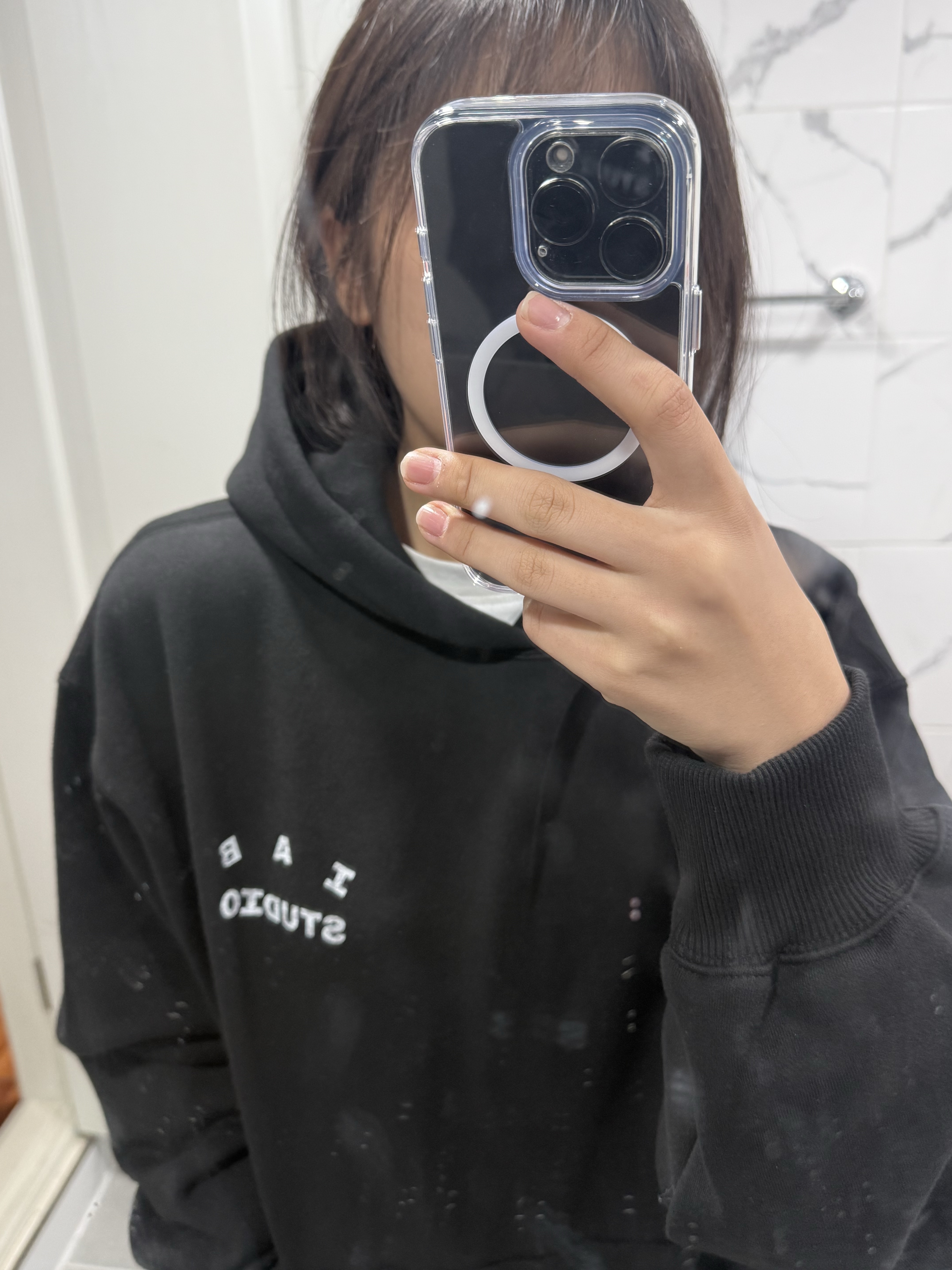 IAB Studio IAB Camo Logo Hoodie Black 착용 스타일 - 2
