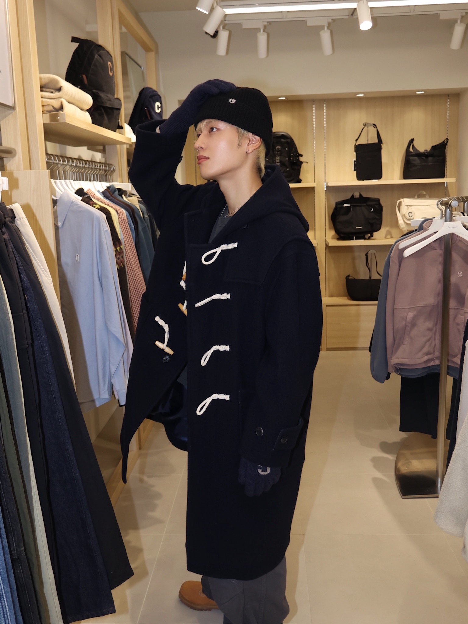 Covernat Wool Hooded Duffle Coat Dark Navy 착용 스타일