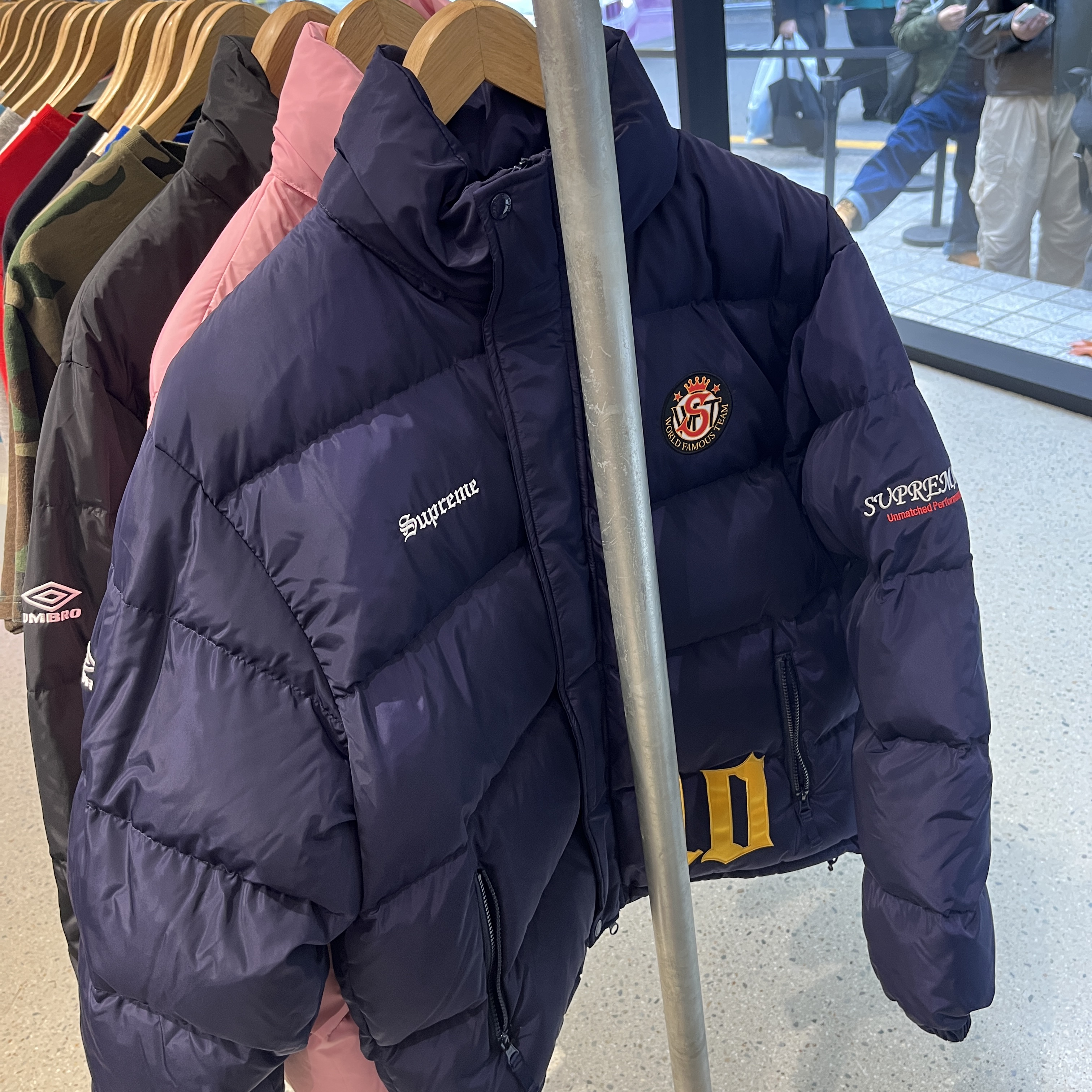 Supreme x Umbro Down Puffer Jacket Navy - 25FW 착용 스타일