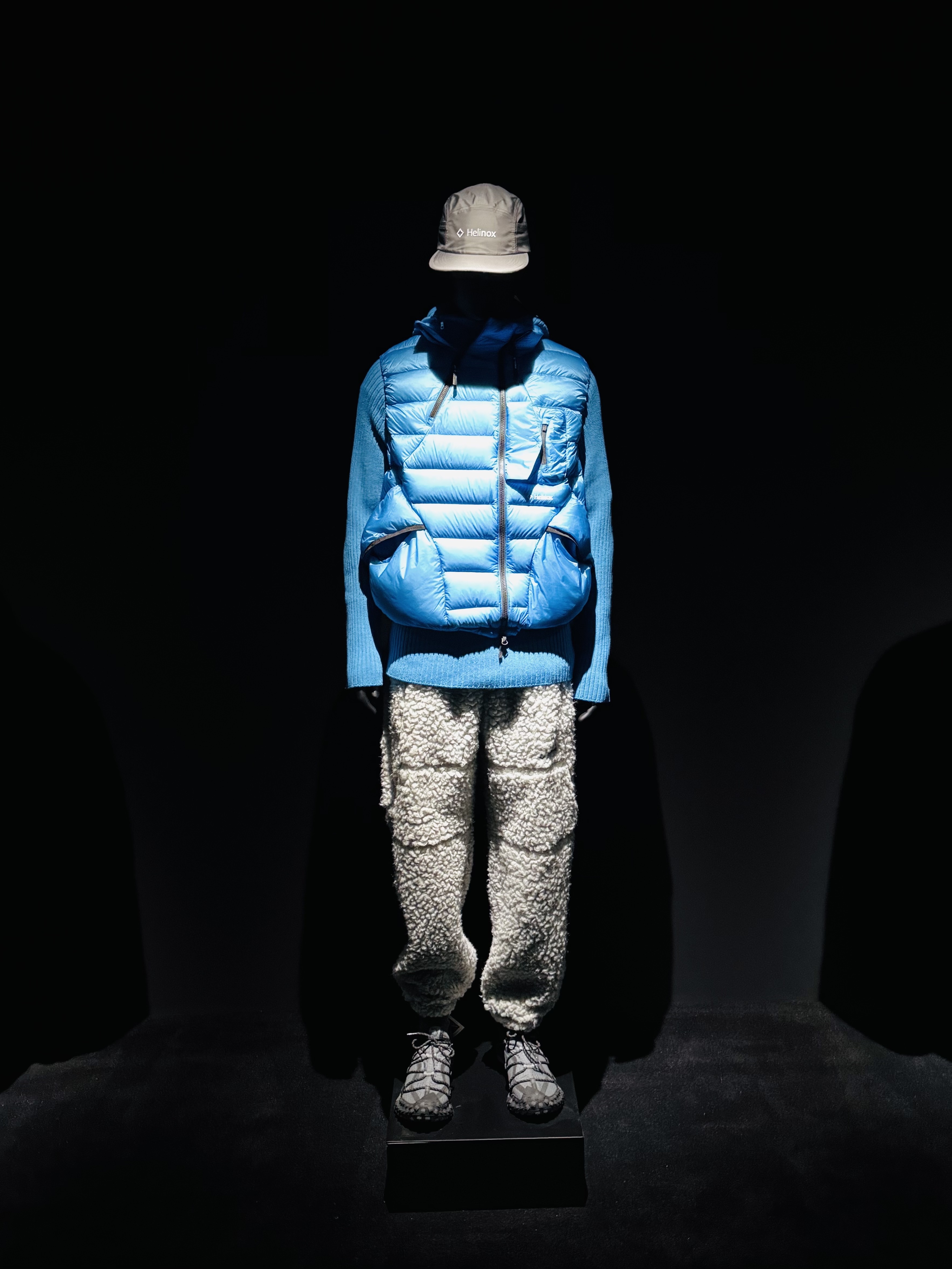 Helinox Wear Eclipse Pack Down Vest Cyan Blue, Helinox Wear Trooper Cap Black 착용 스타일 - 1
