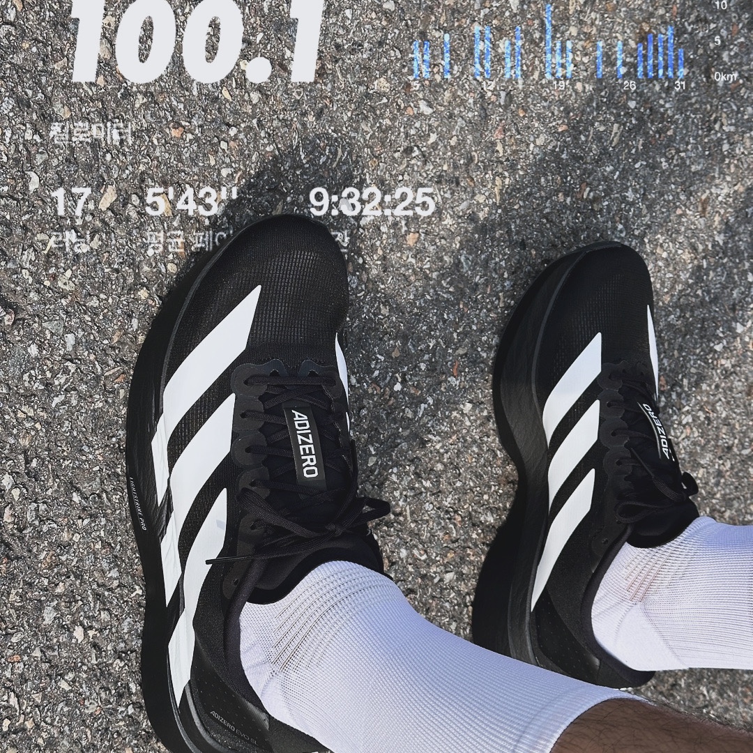 Adidas Adizero EVO SL Core Black Cloud White 착용 스타일