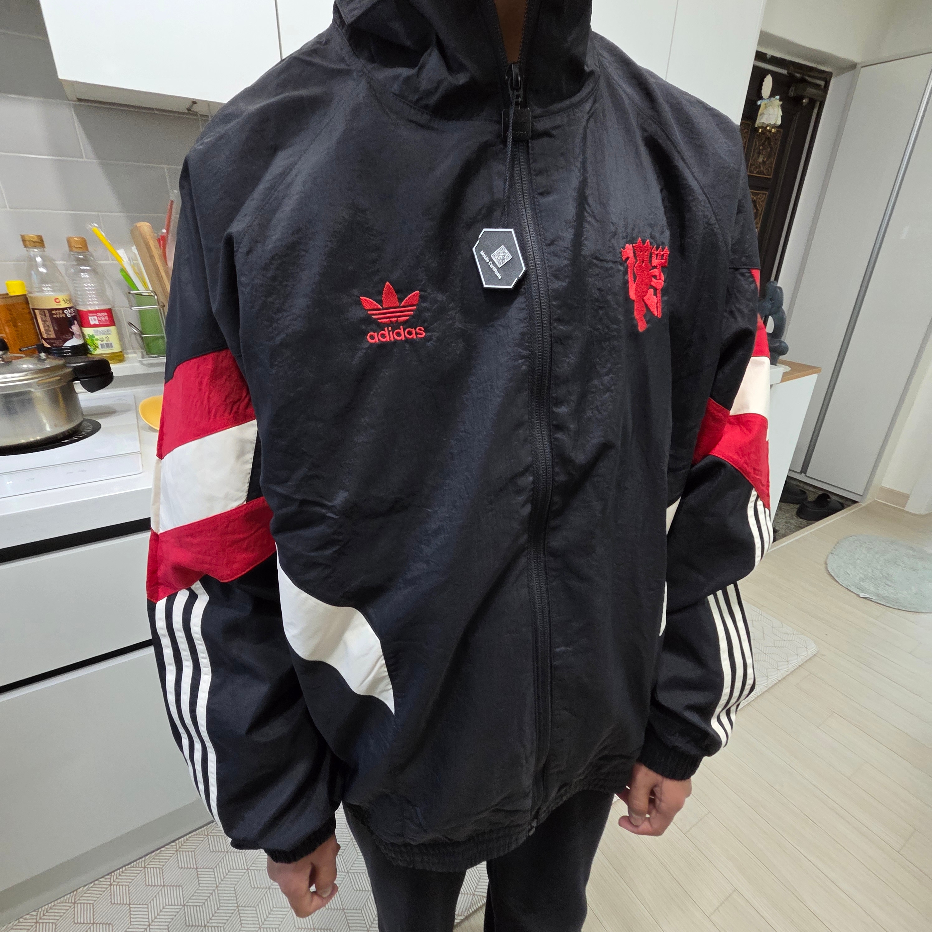 Adidas Manchester United Originals Track Top Black Red - KR Sizing 착용 스타일