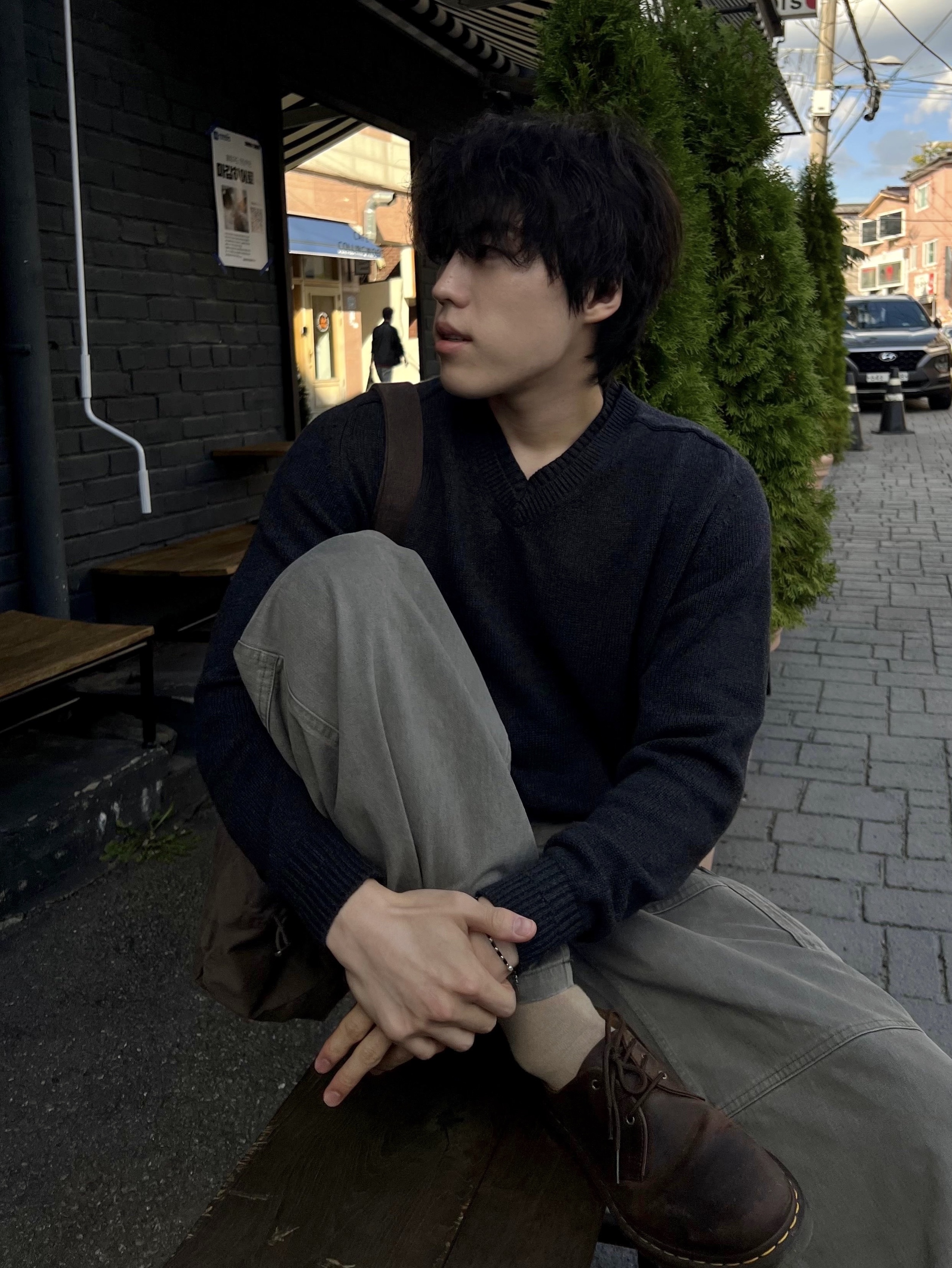 Dr. Martens 1461 Crazy Horse Dark Brown, noun Layered V Neck Knit Charcoal 착용 스타일 - 1