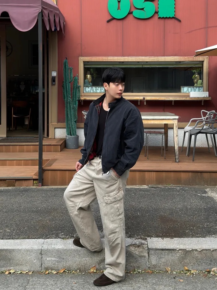 QT8 GARMENTS TL Washed Oxford Harrington Jacket Black 착용 스타일 - 1