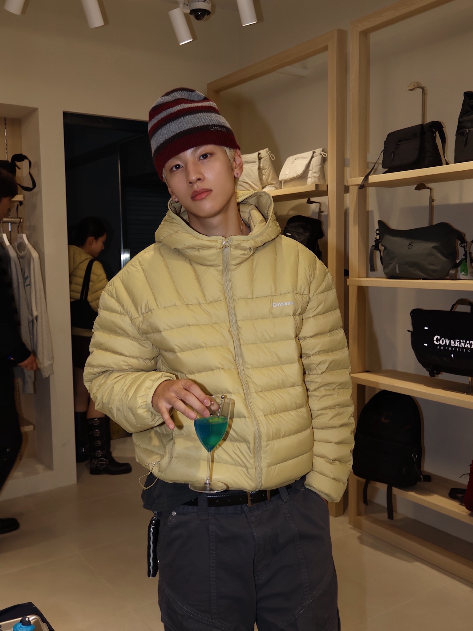 Covernat Logo Stripe Uncuffed Beanie Wine, Covernat Coverlight Packable Hoodie Down Black 착용 스타일