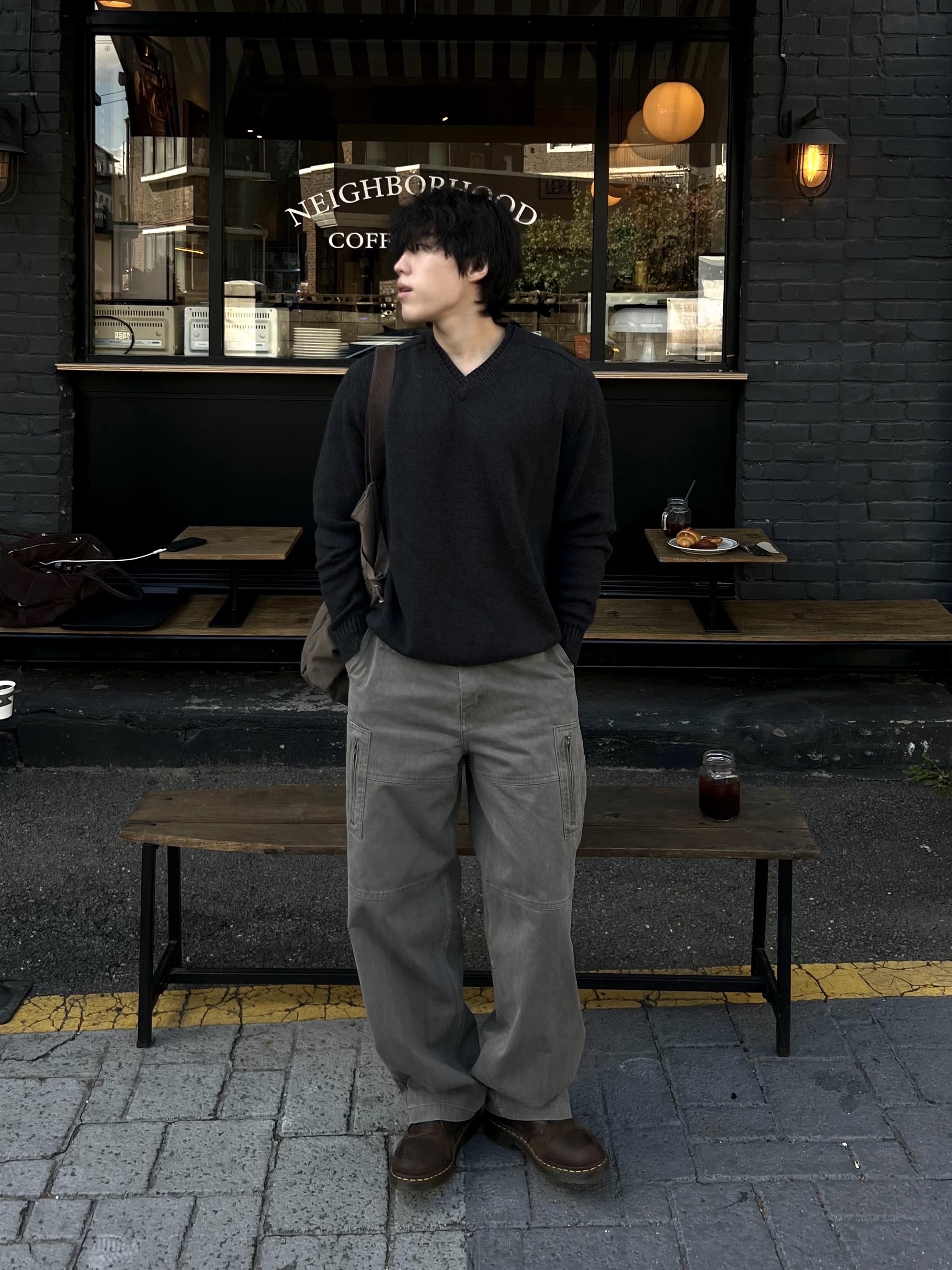 Dr. Martens 1461 Crazy Horse Dark Brown, noun Layered V Neck Knit Charcoal 착용 스타일 - 4