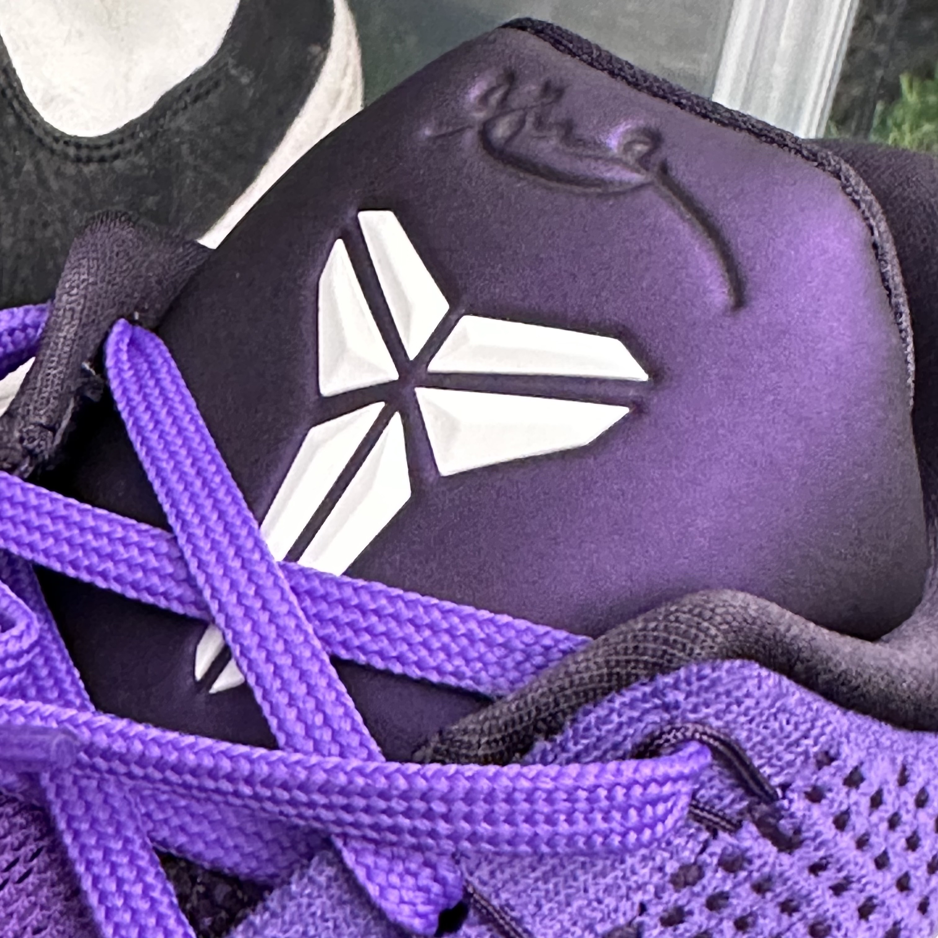 Nike Kobe 9 Elite Low Protro Hyper Grape and Cave Purple 착용 스타일 - 1
