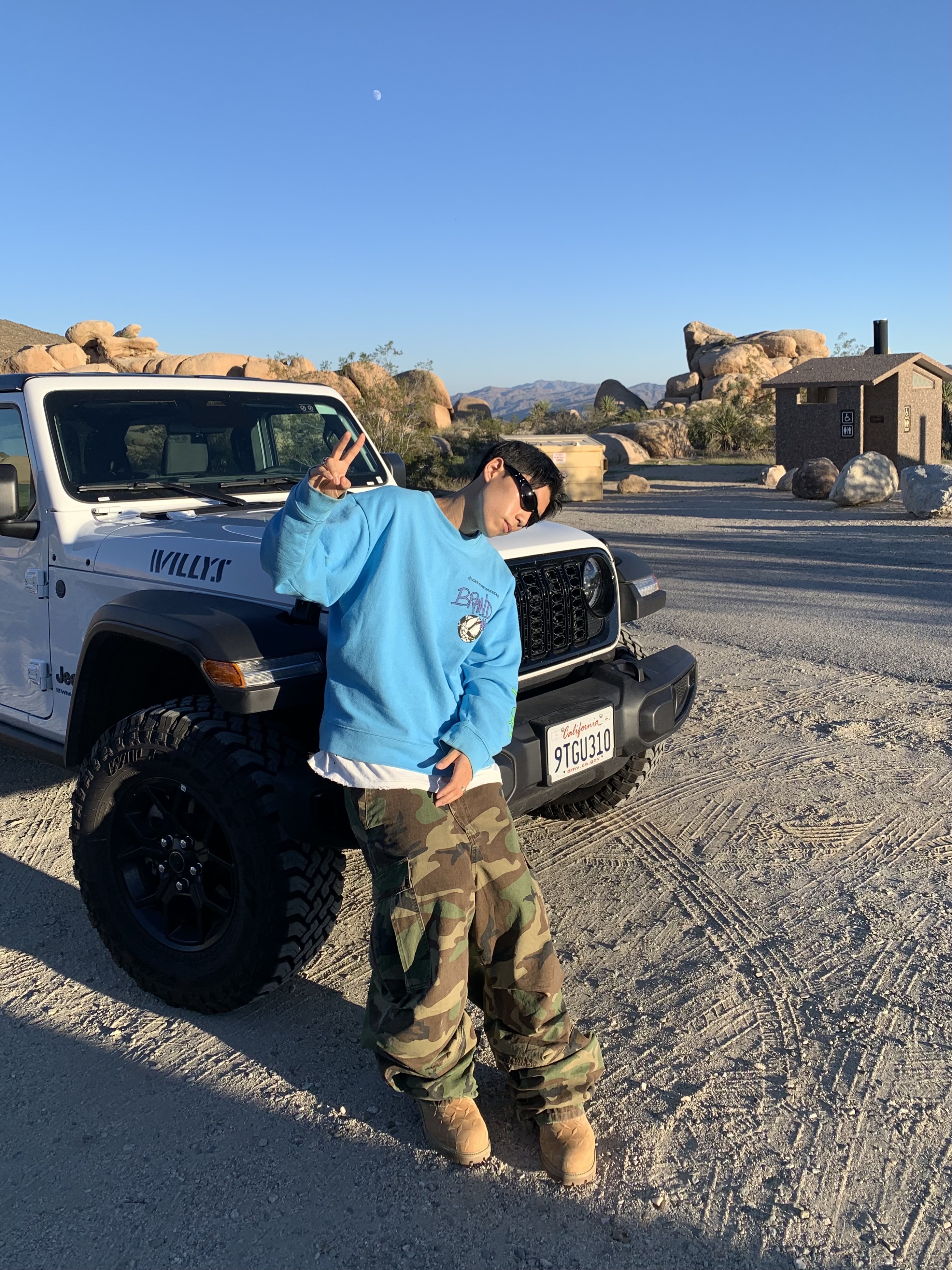 Chrome Hearts Matty Boy Brain New Sweatshirt Blue, NOD Stone Washed Cargo Pants Camo 착용 스타일