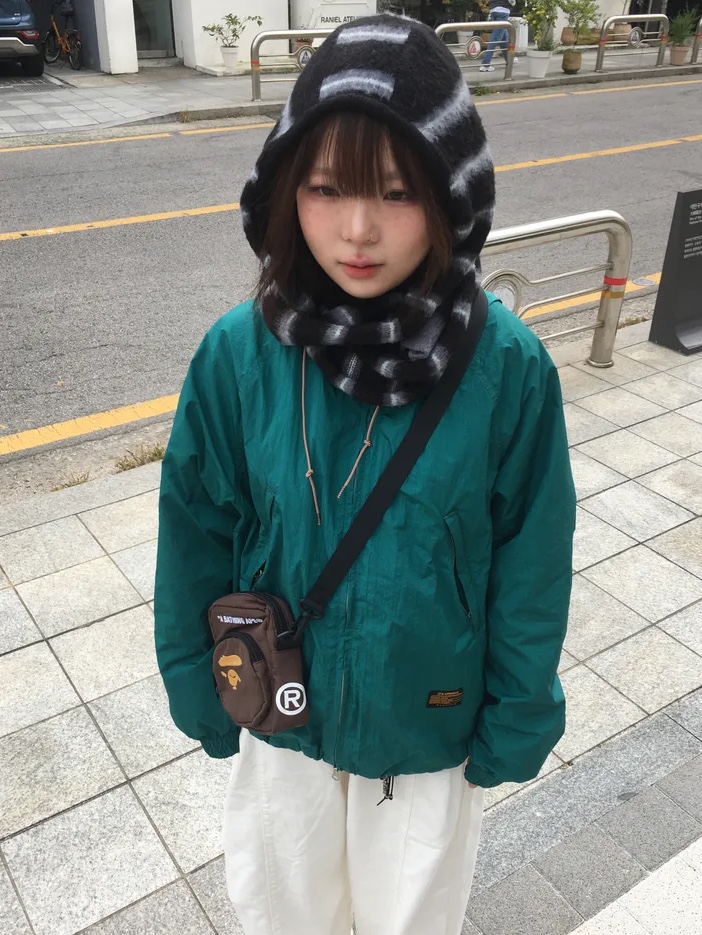 QT8 GARMENTS Nostalgia Windbreaker Green 착용 스타일 - 1