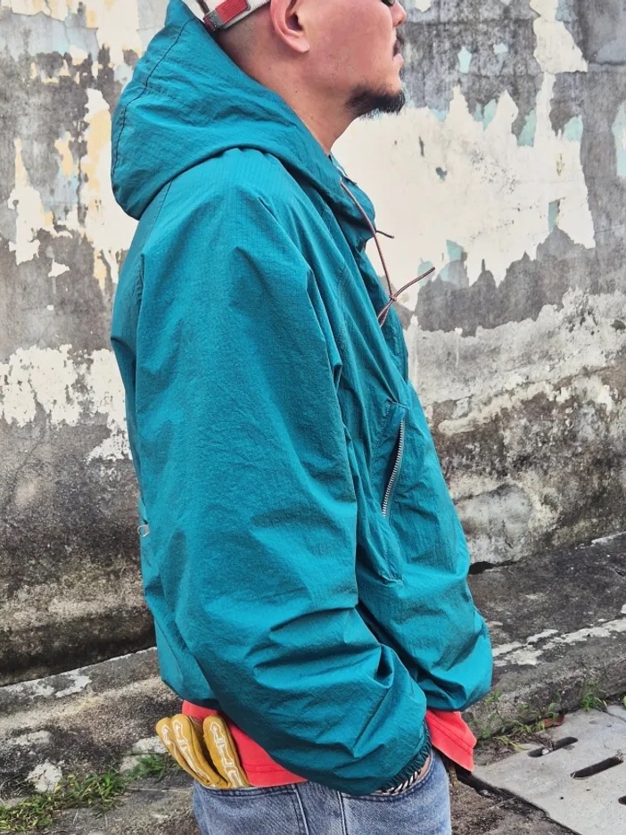 QT8 GARMENTS Nostalgia Windbreaker Green 착용 스타일 - 6