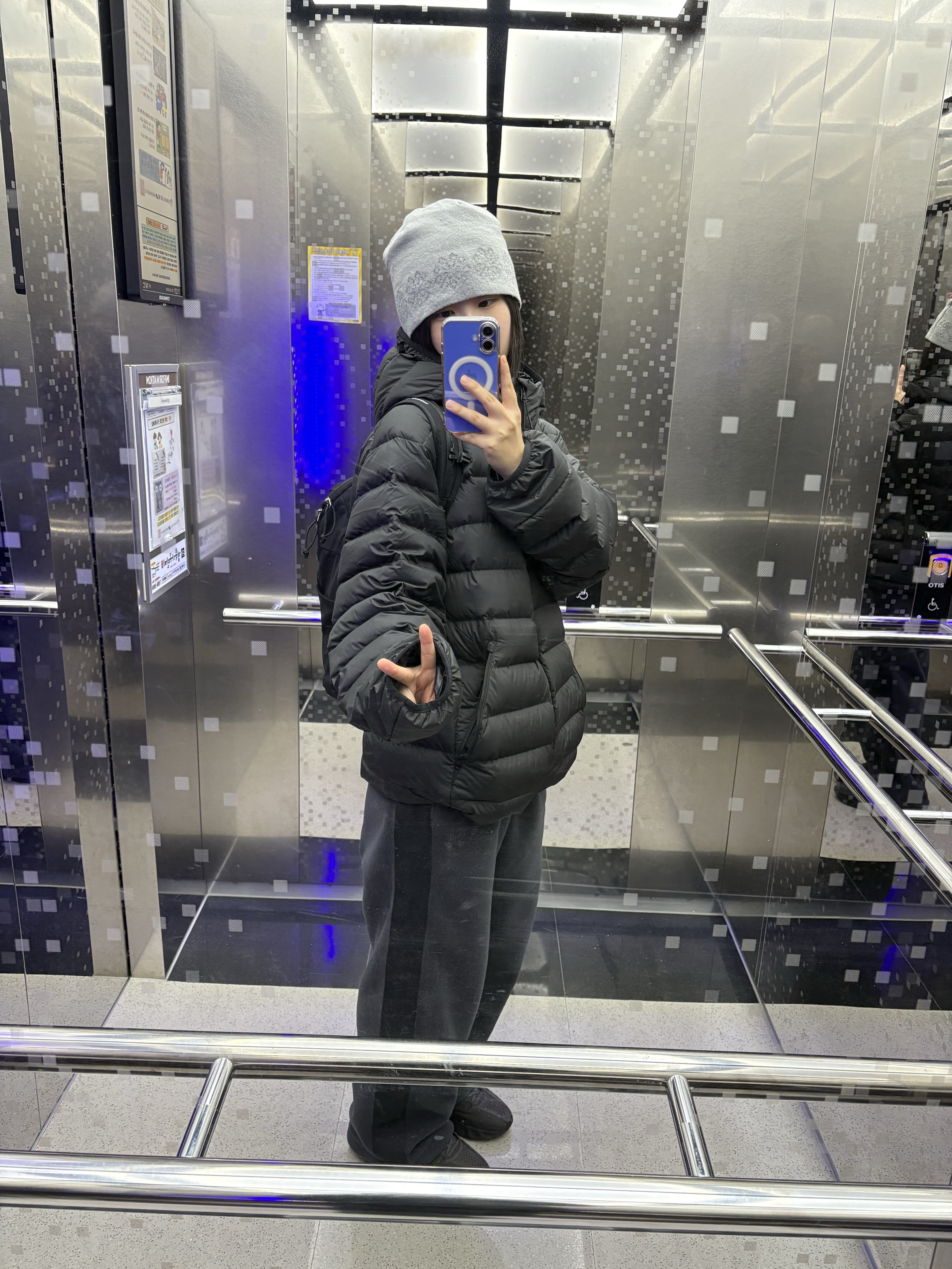 Uniqlo x Needles Fleece Wide Pants Dark Gray - KR, Musinsa Standard City Leisure Hooded Light Down Jacket Black 착용 스타일