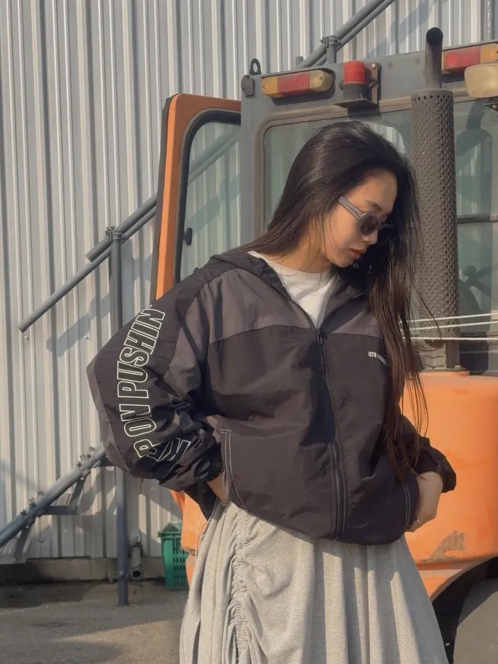 QT8 Garments Retro Hooded Track Jacket Black/Charcoal 착용 스타일 - 1